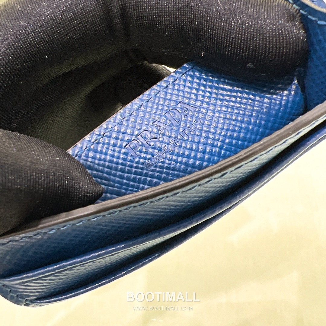 Prada Saffiano Leather Card Holder Wallet with Triangle Logo Detail 프라다 사피아노 레더 트라이앵글 로고 카드홀더 지갑 P398766015 10cm 10