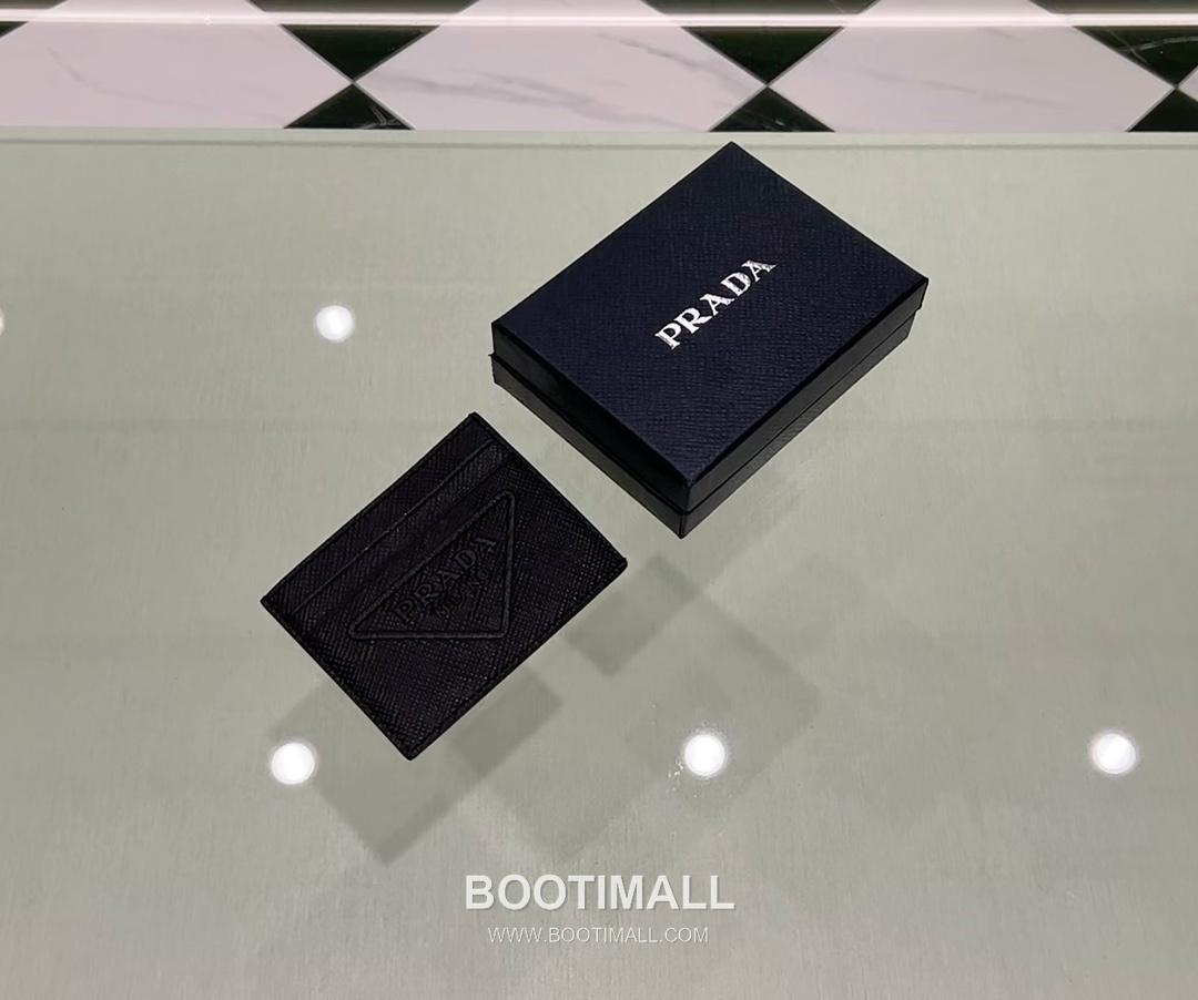 Prada Saffiano Leather Card Holder Wallet with Triangle Logo Detail 프라다 사피아노 레더 트라이앵글 로고 카드홀더 지갑 P398766015 10cm 1