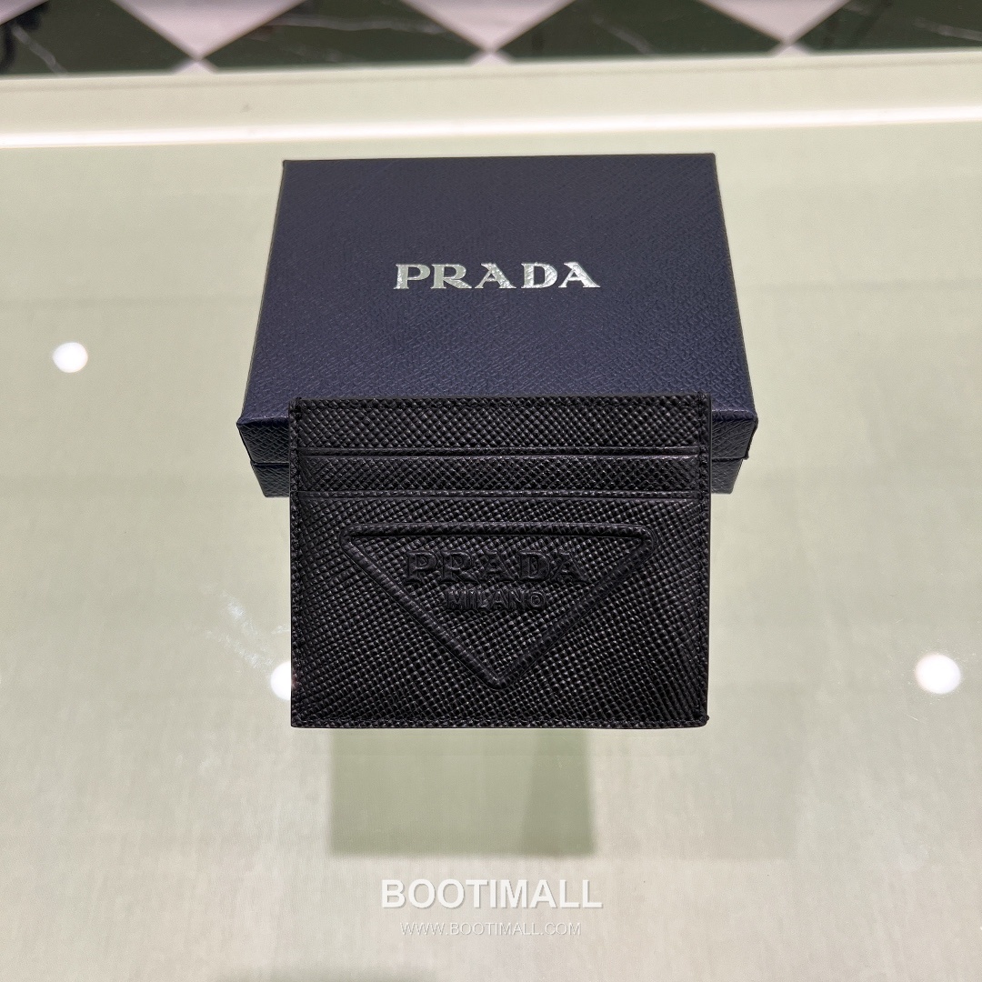 Prada Saffiano Leather Card Holder Wallet with Triangle Logo Detail 프라다 사피아노 레더 트라이앵글 로고 카드홀더 지갑 P398766015 10cm 2