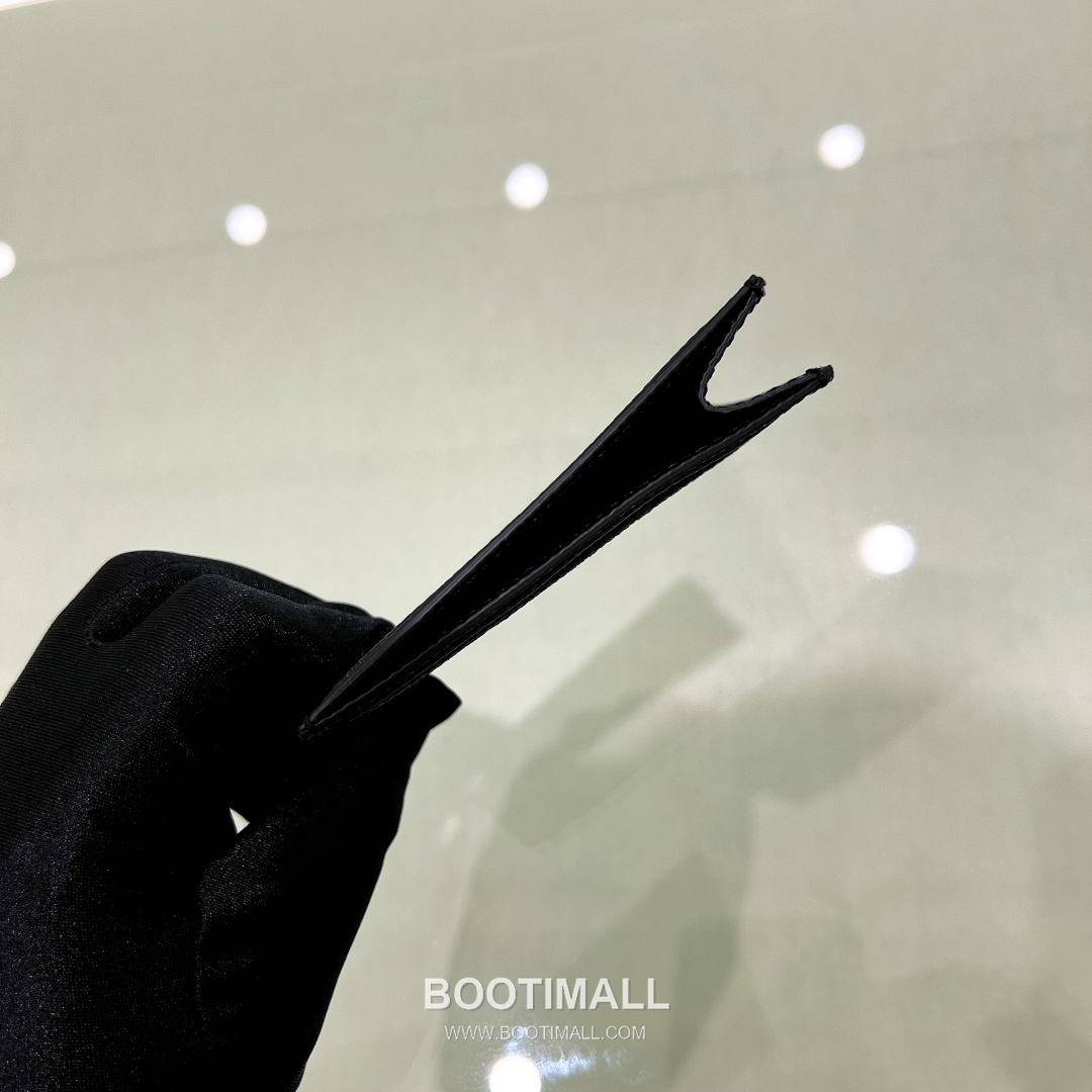 Prada Saffiano Leather Card Holder Wallet with Triangle Logo Detail 프라다 사피아노 레더 트라이앵글 로고 카드홀더 지갑 P398766015 10cm 5