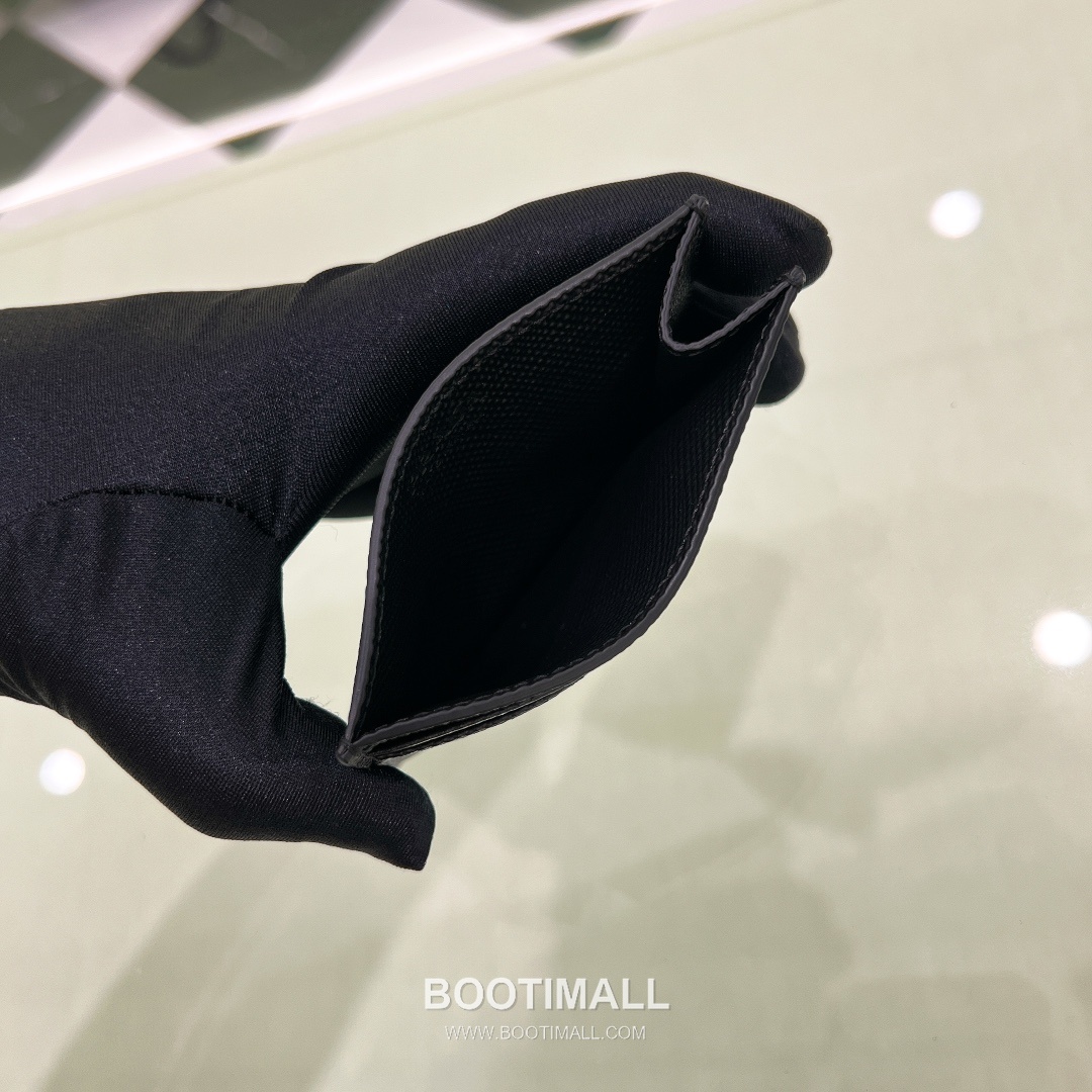 Prada Saffiano Leather Card Holder Wallet with Triangle Logo Detail 프라다 사피아노 레더 트라이앵글 로고 카드홀더 지갑 P398766015 10cm 8