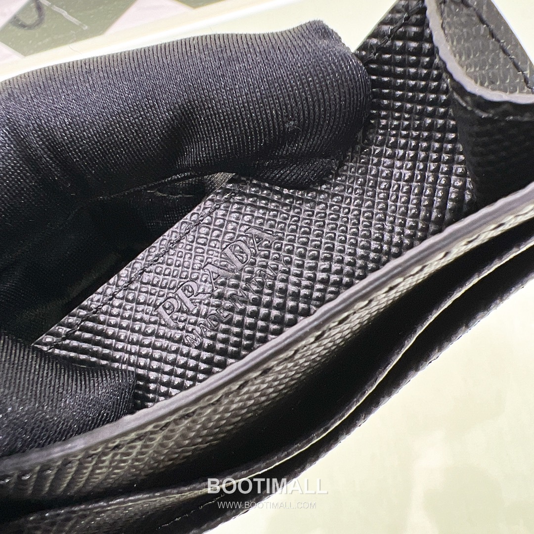 Prada Saffiano Leather Card Holder Wallet with Triangle Logo Detail 프라다 사피아노 레더 트라이앵글 로고 카드홀더 지갑 P398766015 10cm 9