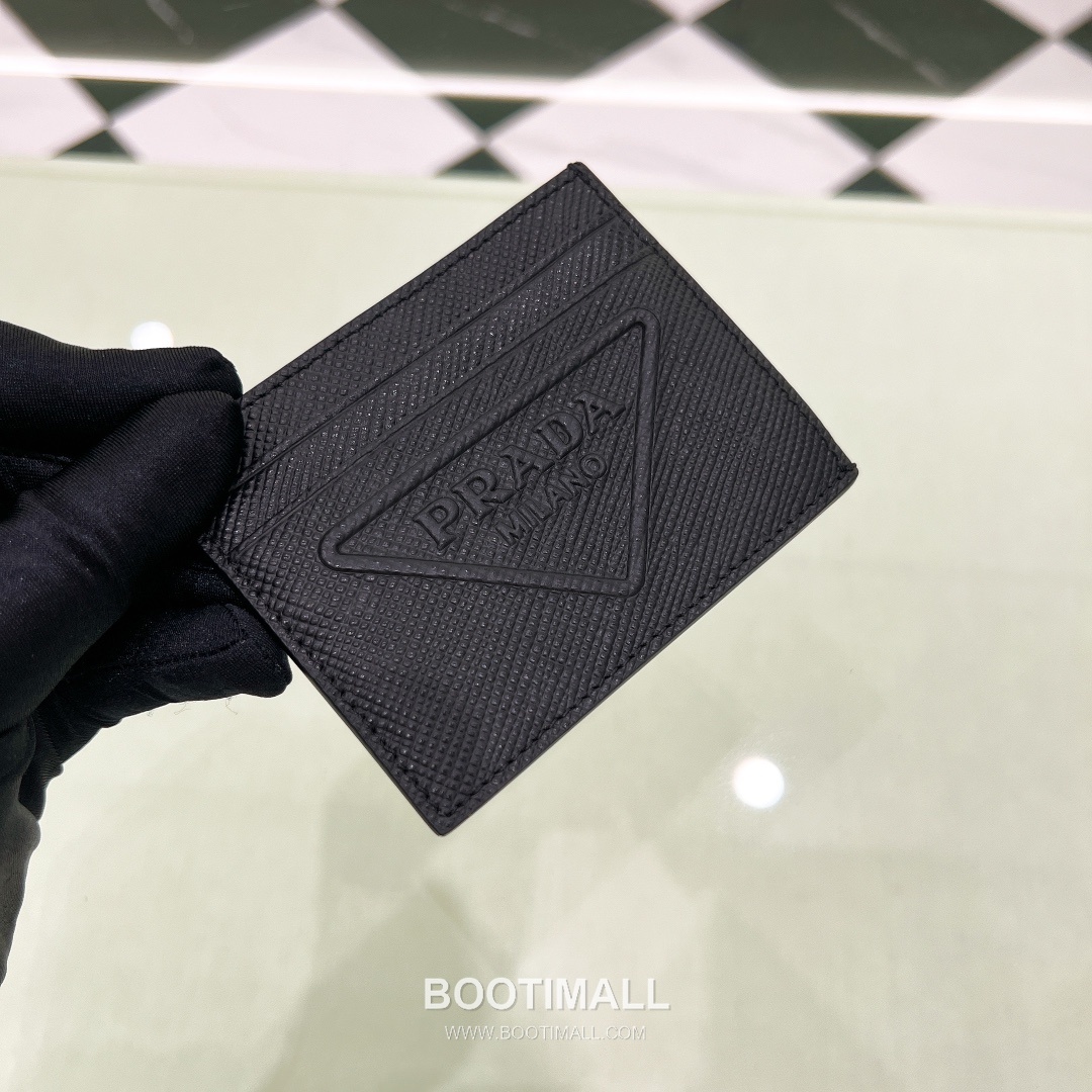 Prada Saffiano Leather Card Holder Wallet with Triangle Logo Detail 프라다 사피아노 레더 트라이앵글 로고 카드홀더 지갑 P398766015 10cm 10