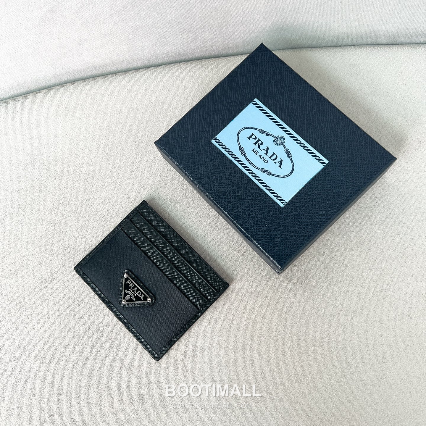 Prada Oil Wax Leather Card Holder Wallet with Triangle Logo Detail 프라다 오일왁스 레더 트라이앵글 로고 카드홀더 지갑 P398766022 10cm 2