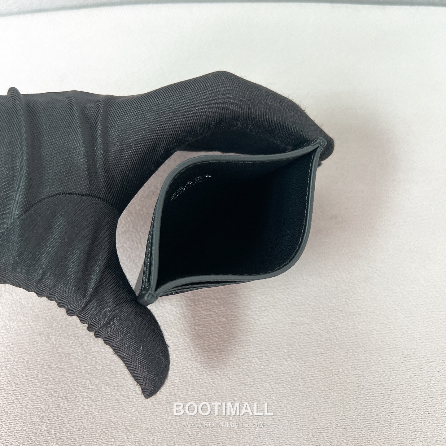 Prada Oil Wax Leather Card Holder Wallet with Triangle Logo Detail 프라다 오일왁스 레더 트라이앵글 로고 카드홀더 지갑 P398766022 10cm 9