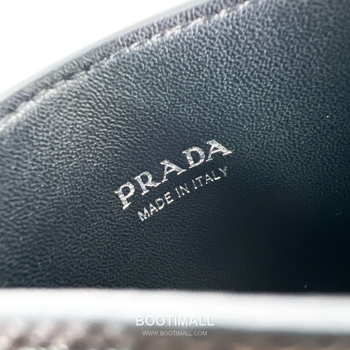 Prada Oil Wax Leather Card Holder Wallet with Triangle Logo Detail 프라다 오일왁스 레더 트라이앵글 로고 카드홀더 지갑 P398766022 10cm 10