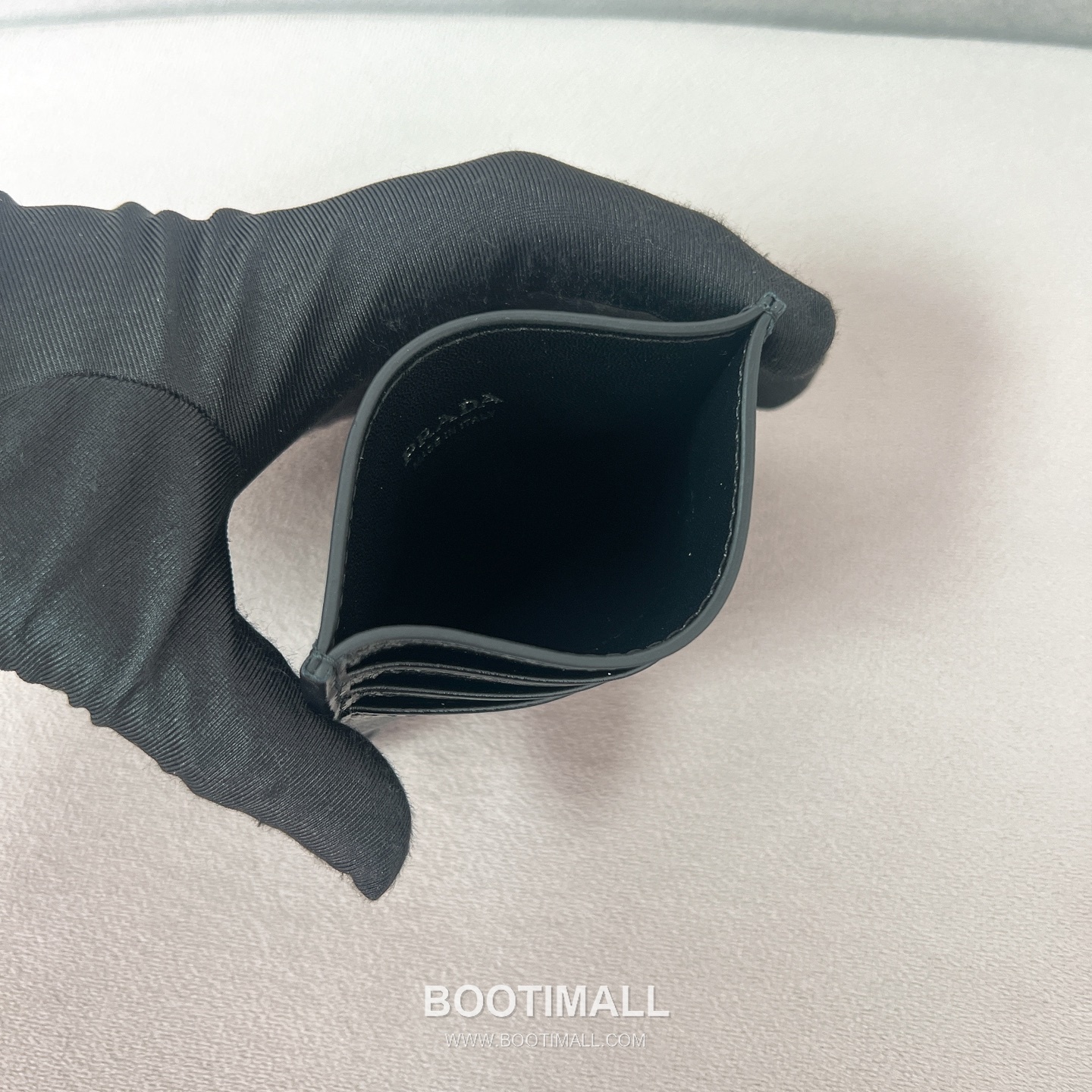 Prada Oil Wax Leather Card Holder Wallet with Triangle Logo Detail 프라다 오일왁스 레더 트라이앵글 로고 카드홀더 지갑 P398766022 10cm 9