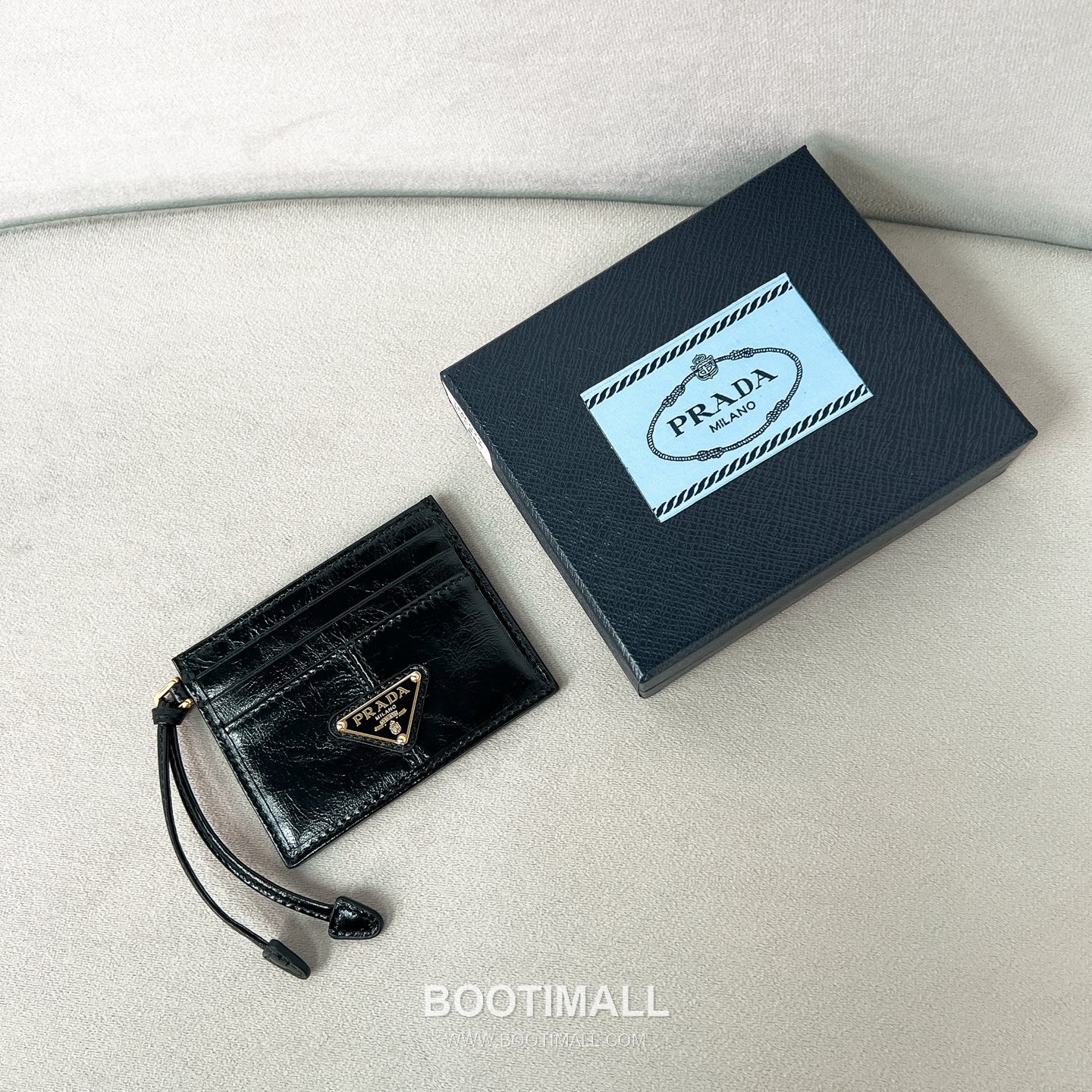Prada Oil Wax Leather Card Holder Wallet with Triangle Logo Detail 프라다 오일왁스 레더 트라이앵글 로고 카드홀더 지갑 P398766022 10cm 2