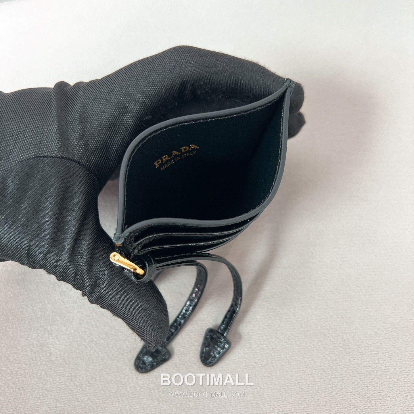 Prada Oil Wax Leather Card Holder Wallet with Triangle Logo Detail 프라다 오일왁스 레더 트라이앵글 로고 카드홀더 지갑 P398766022 10cm 9