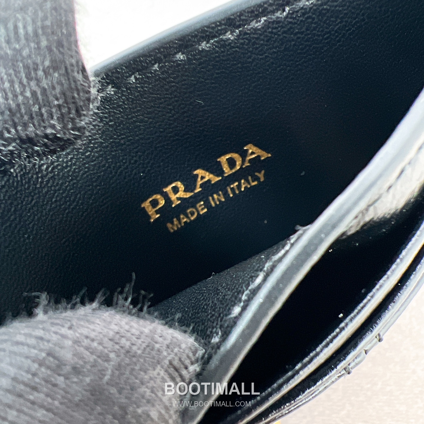Prada Oil Wax Leather Card Holder Wallet with Triangle Logo Detail 프라다 오일왁스 레더 트라이앵글 로고 카드홀더 지갑 P398766022 10cm 10