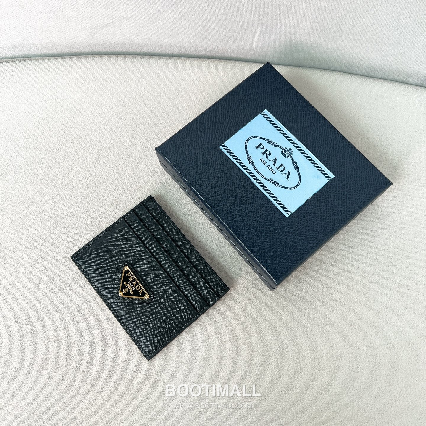 Prada Cross Grain Calfskin Leather Card Holder Wallet with Triangle Logo Detail 프라다 크로스그레인 카프스킨 레더 트라이앵글 로고 카드홀더 지갑 P398766022 10cm 2