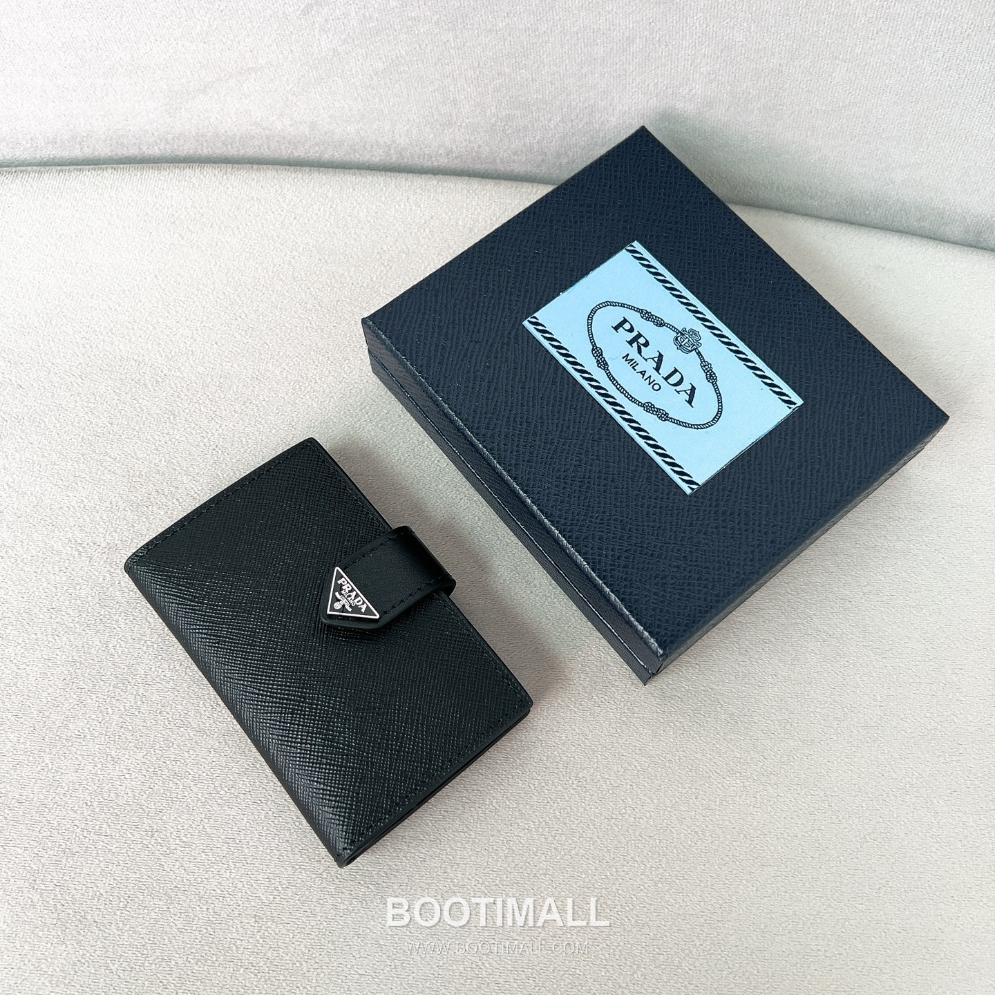 Prada Saffiano Leather Card Holder Wallet with Triangle Logo Detail 프라다 사피아노 레더 트라이앵글 로고 카드홀더 지갑 P398766028 11cm 1