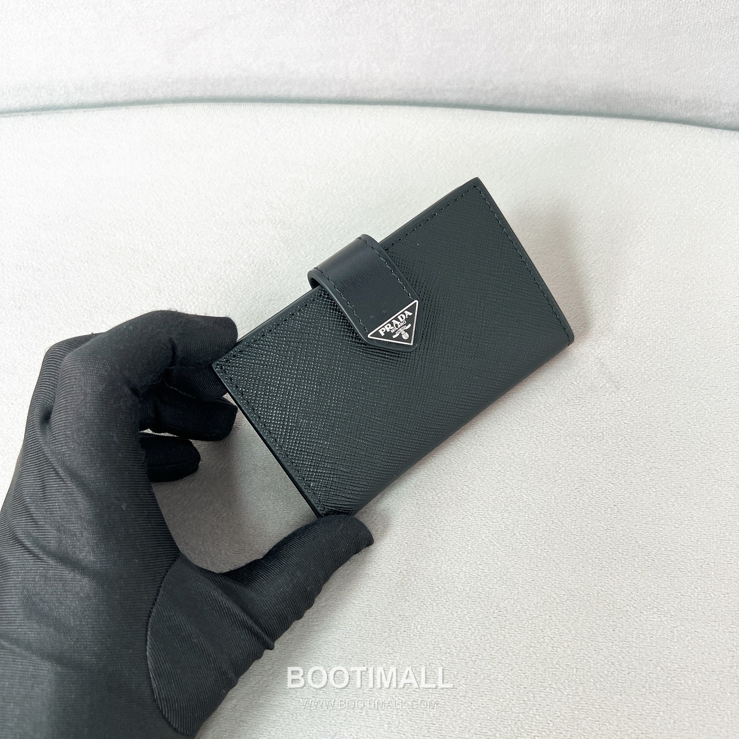 Prada Saffiano Leather Card Holder Wallet with Triangle Logo Detail 프라다 사피아노 레더 트라이앵글 로고 카드홀더 지갑 P398766028 11cm 2
