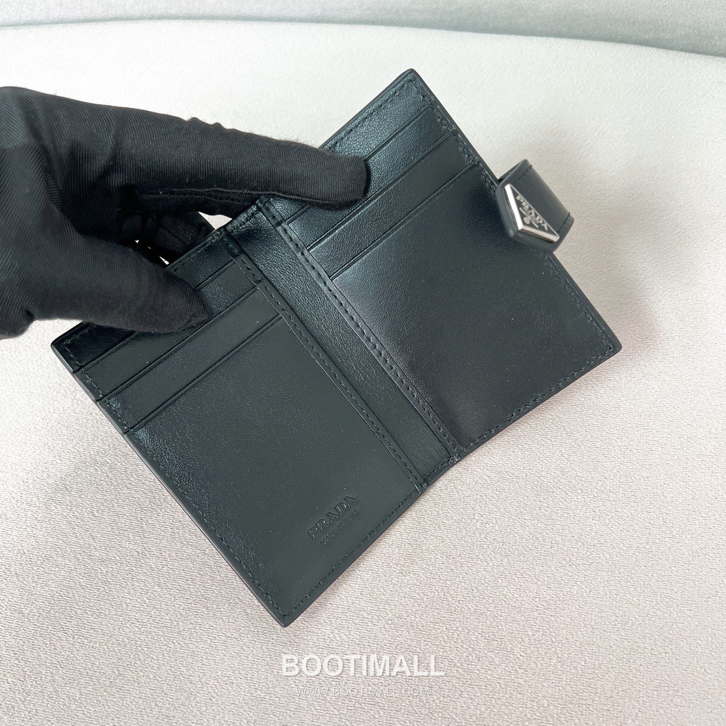 Prada Saffiano Leather Card Holder Wallet with Triangle Logo Detail 프라다 사피아노 레더 트라이앵글 로고 카드홀더 지갑 P398766028 11cm 8