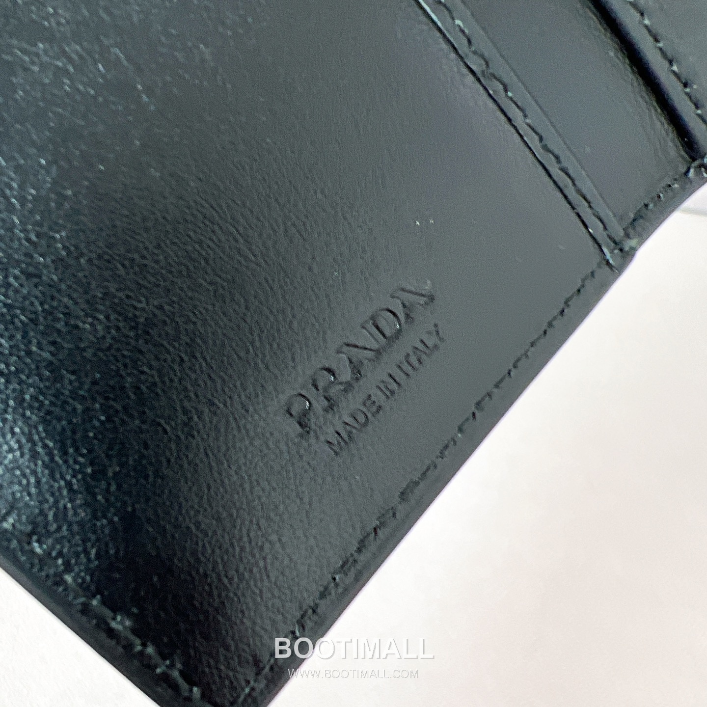 Prada Saffiano Leather Card Holder Wallet with Triangle Logo Detail 프라다 사피아노 레더 트라이앵글 로고 카드홀더 지갑 P398766028 11cm 9