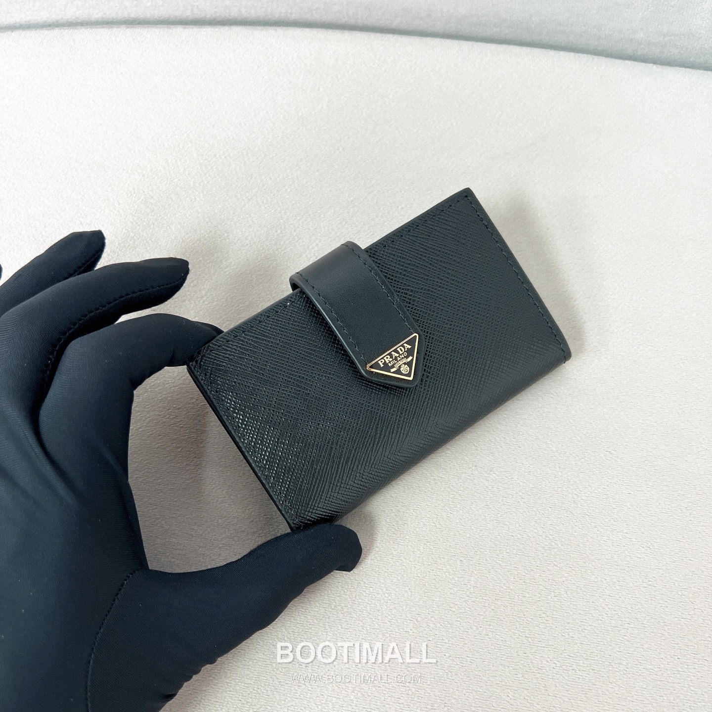 Prada Saffiano Leather Card Holder Wallet with Triangle Logo Detail 프라다 사피아노 레더 트라이앵글 로고 카드홀더 지갑 P398766028 11cm 2