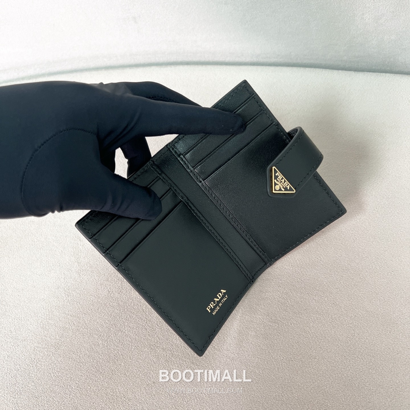 Prada Saffiano Leather Card Holder Wallet with Triangle Logo Detail 프라다 사피아노 레더 트라이앵글 로고 카드홀더 지갑 P398766028 11cm 8