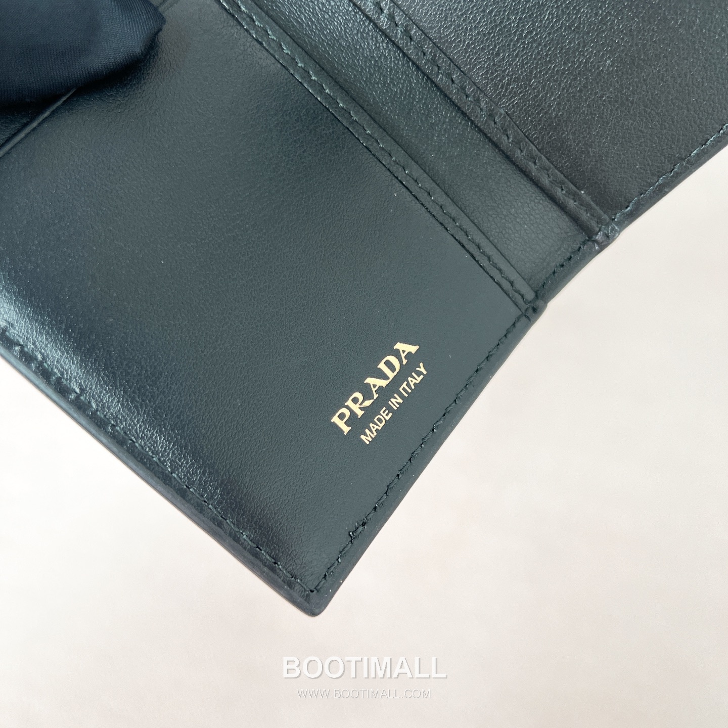 Prada Saffiano Leather Card Holder Wallet with Triangle Logo Detail 프라다 사피아노 레더 트라이앵글 로고 카드홀더 지갑 P398766028 11cm 9