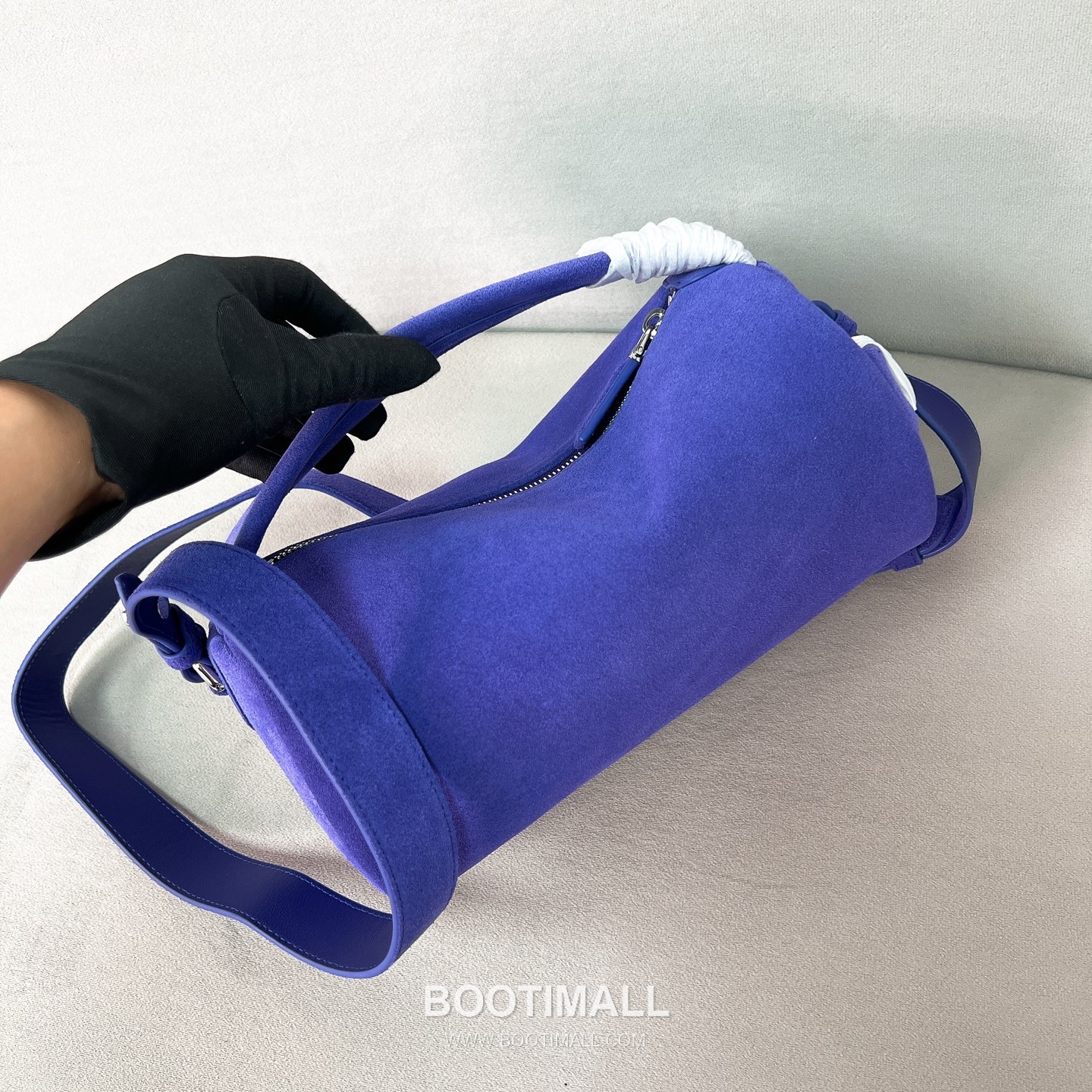 Prada Suede Leather Shoulder Tote Bag with Engraved Logo Detail 프라다 스웨이드 레더 인그레이브 로고 숄더 토트백 P3987660088 24cm 8