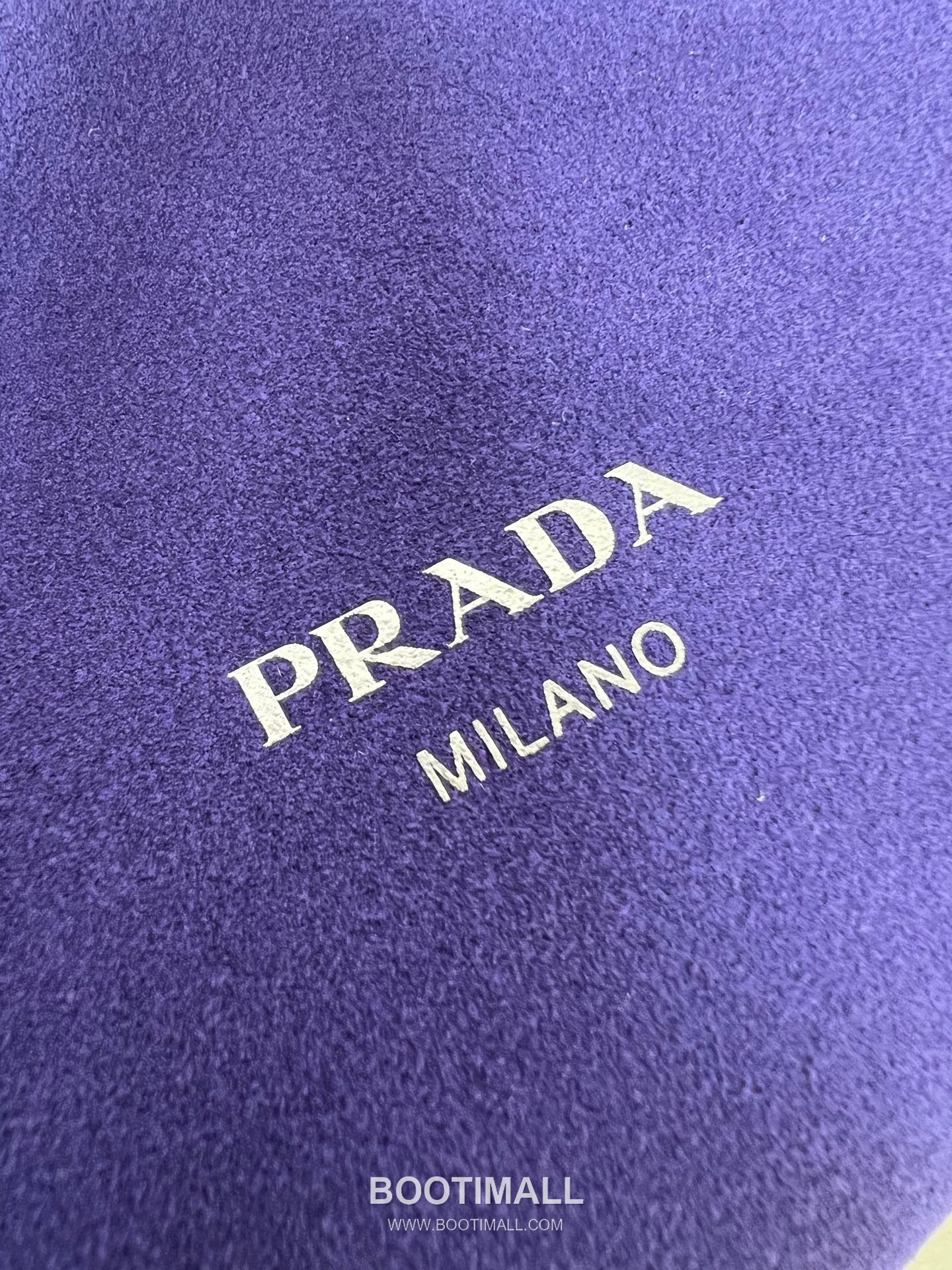 Prada Suede Leather Shoulder Tote Bag with Engraved Logo Detail 프라다 스웨이드 레더 인그레이브 로고 숄더 토트백 P3987660088 24cm 10