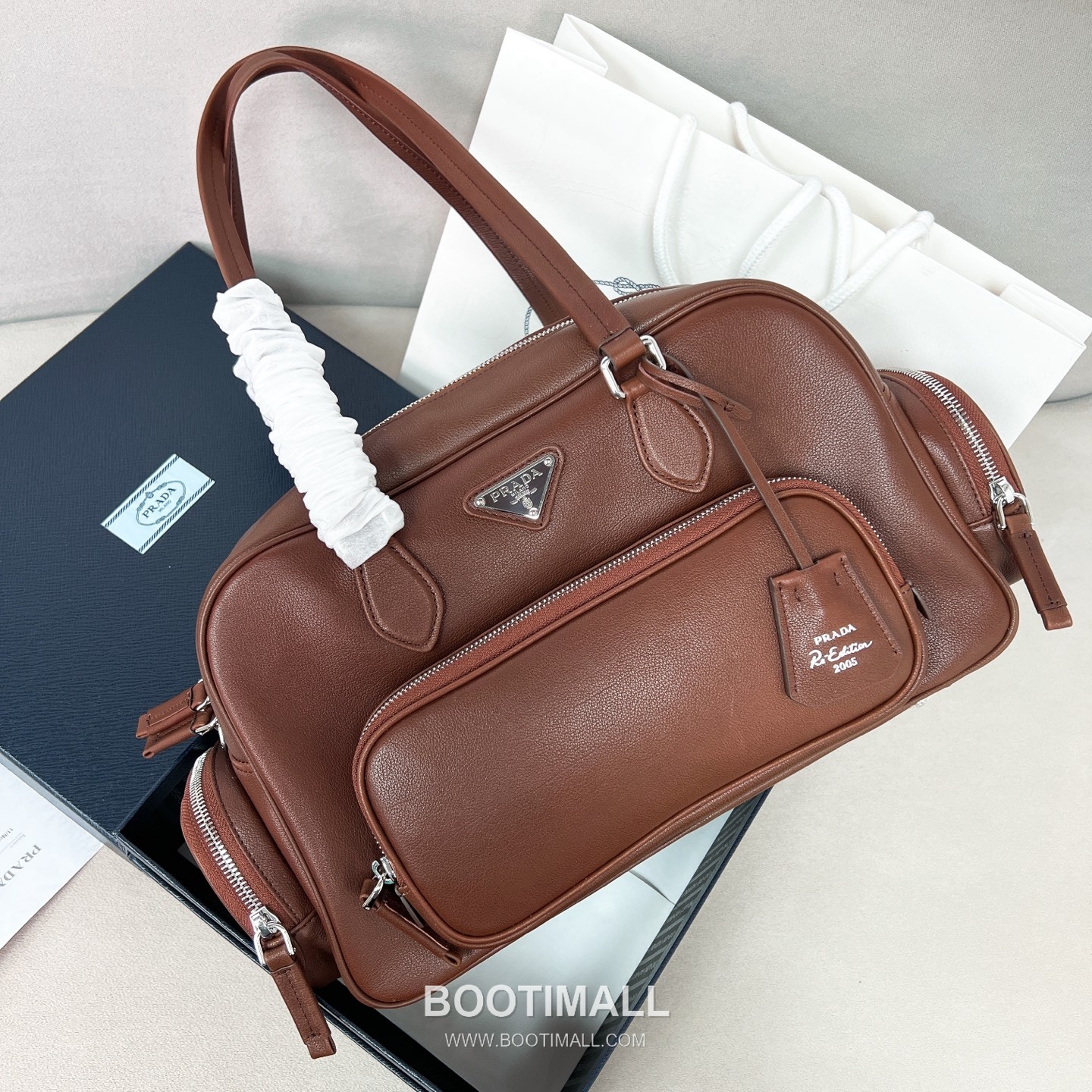 Prada Soft Calfskin Leather Multi Pocket Tote Bag with Triangle Logo Detail 프라다 소프트 카프스킨 레더 멀티 포켓 토트백 P39876600158 31.5cm 4