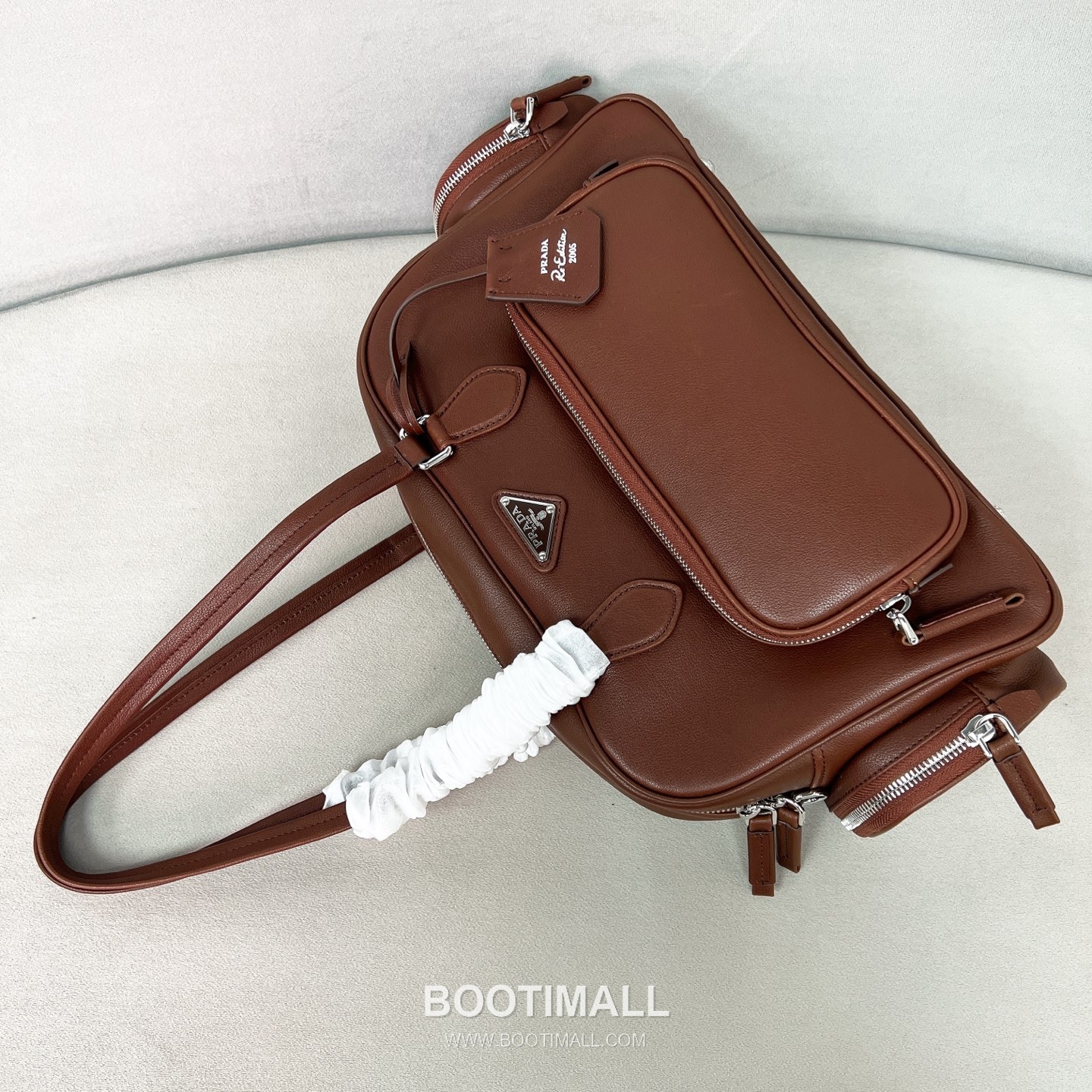 Prada Soft Calfskin Leather Multi Pocket Tote Bag with Triangle Logo Detail 프라다 소프트 카프스킨 레더 멀티 포켓 토트백 P39876600158 31.5cm 8