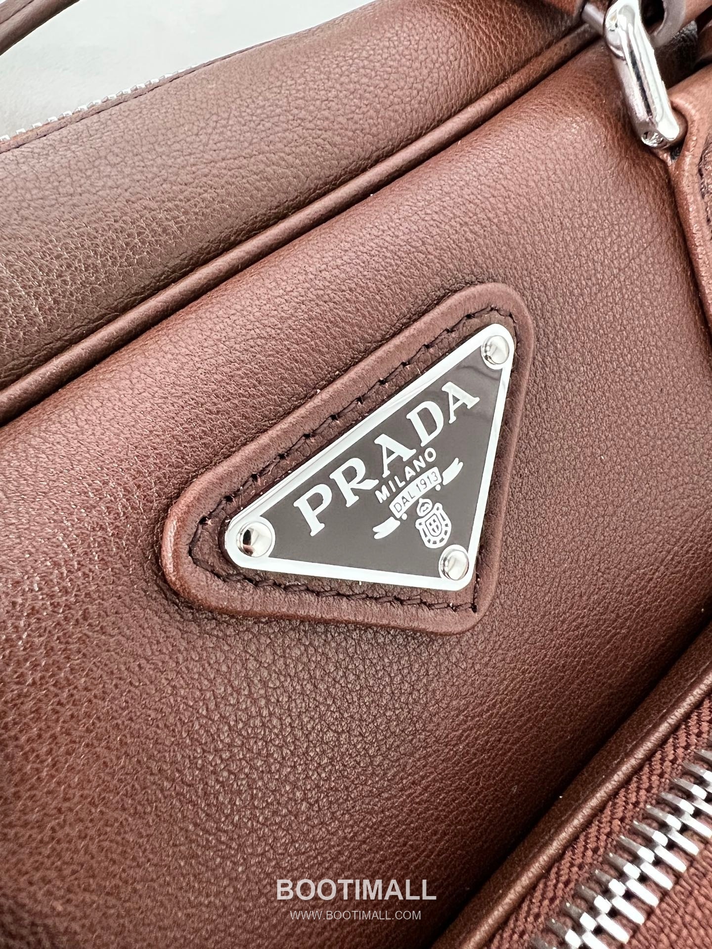 Prada Soft Calfskin Leather Multi Pocket Tote Bag with Triangle Logo Detail 프라다 소프트 카프스킨 레더 멀티 포켓 토트백 P39876600158 31.5cm 9