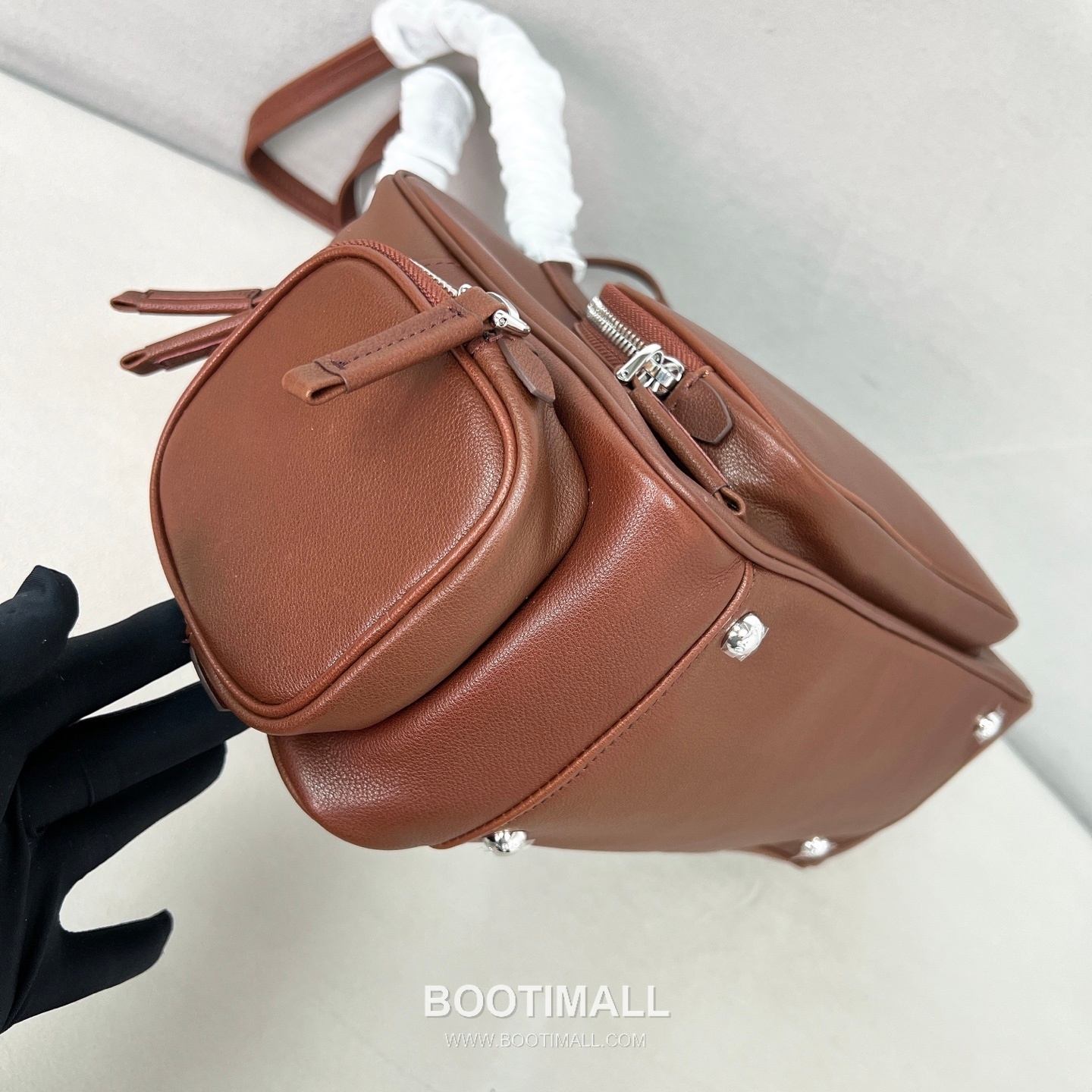 Prada Soft Calfskin Leather Multi Pocket Tote Bag with Triangle Logo Detail 프라다 소프트 카프스킨 레더 멀티 포켓 토트백 P39876600158 31.5cm 10