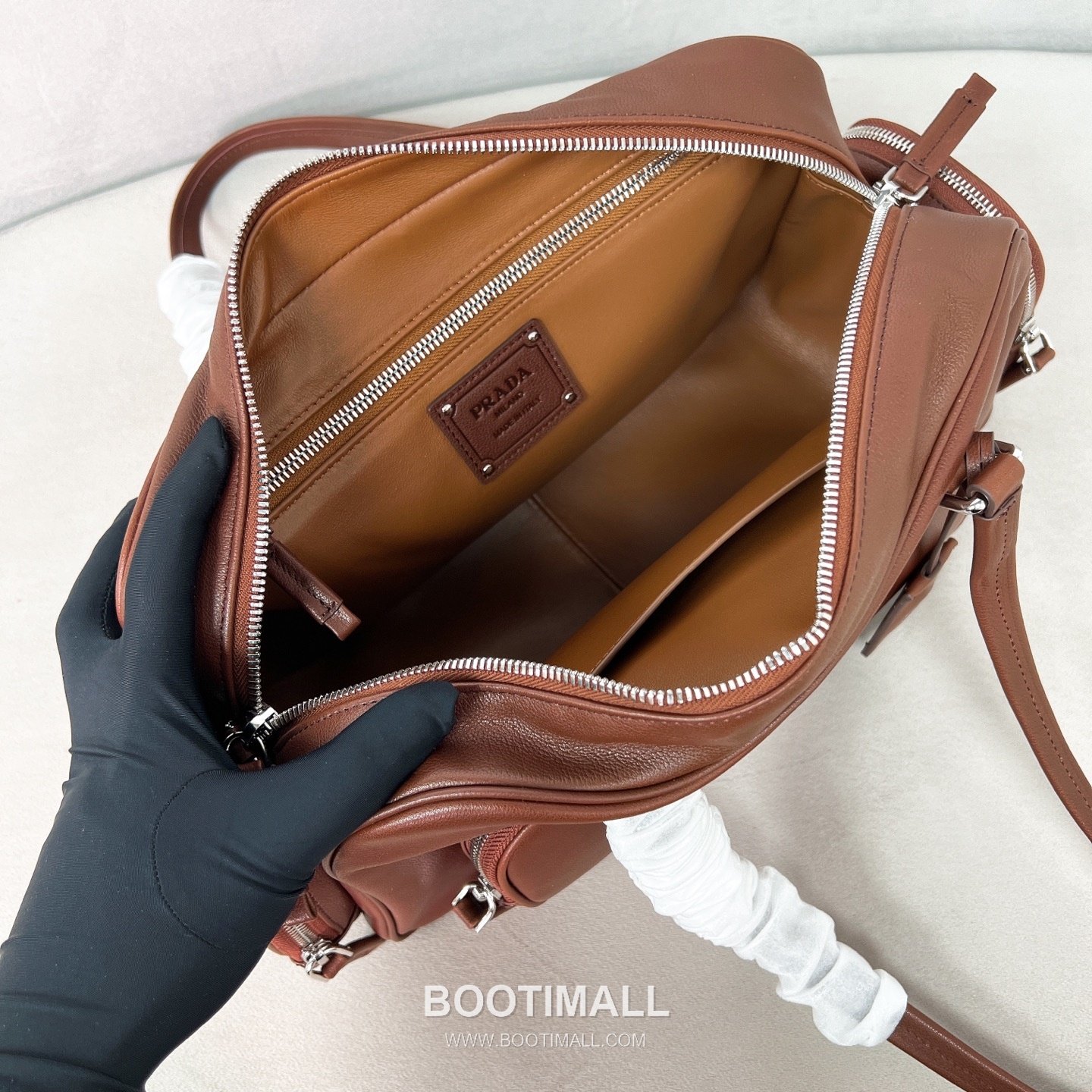 Prada Soft Calfskin Leather Multi Pocket Tote Bag with Triangle Logo Detail 프라다 소프트 카프스킨 레더 멀티 포켓 토트백 P39876600158 31.5cm 11