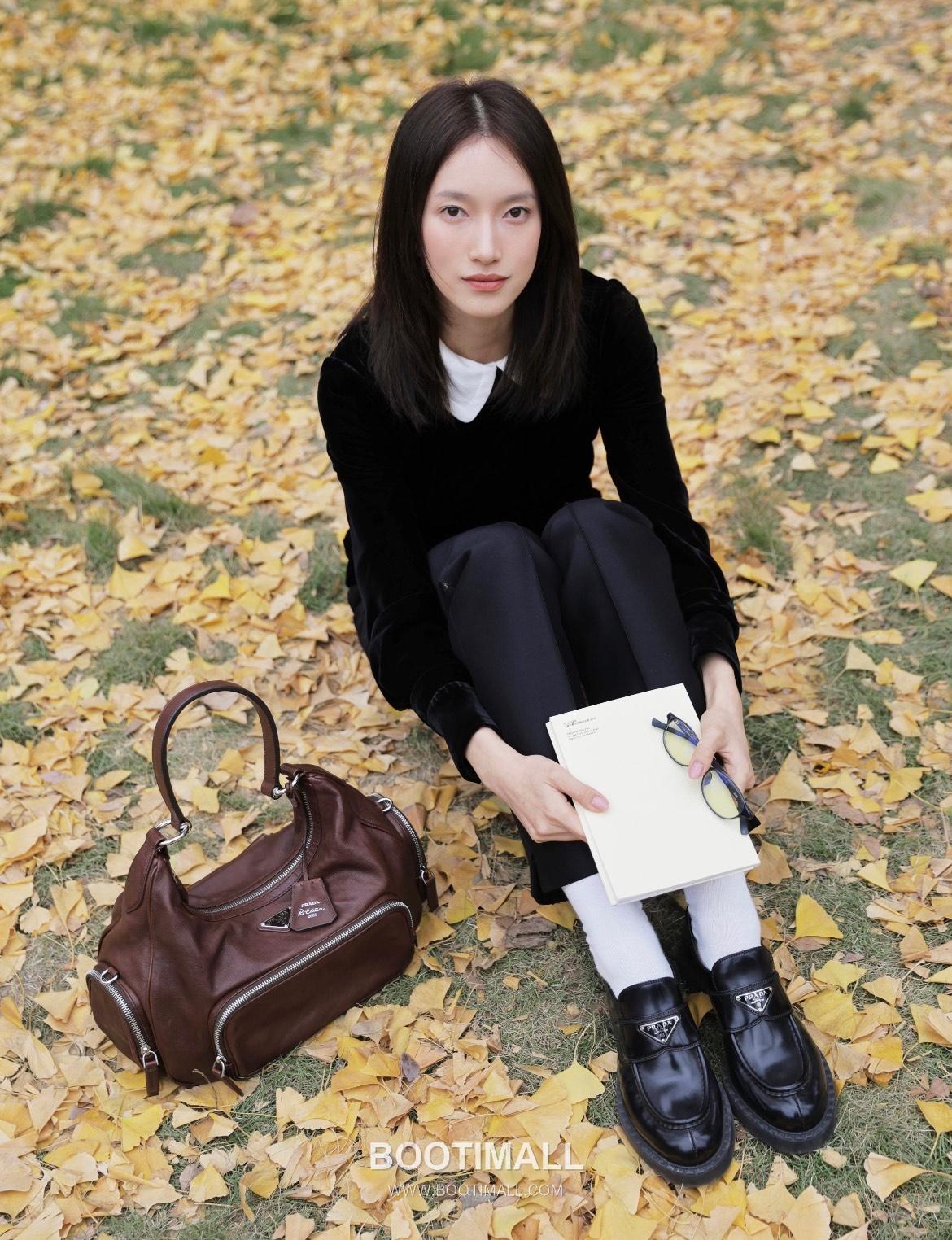 Prada Soft Calfskin Leather Hobo Shoulder Bag with Multi Pocket Triangle Logo Detail 프라다 소프트 카프스킨 레더 멀티 포켓 트라이앵글 로고 호보 숄더백 P39876600158 32cm 3