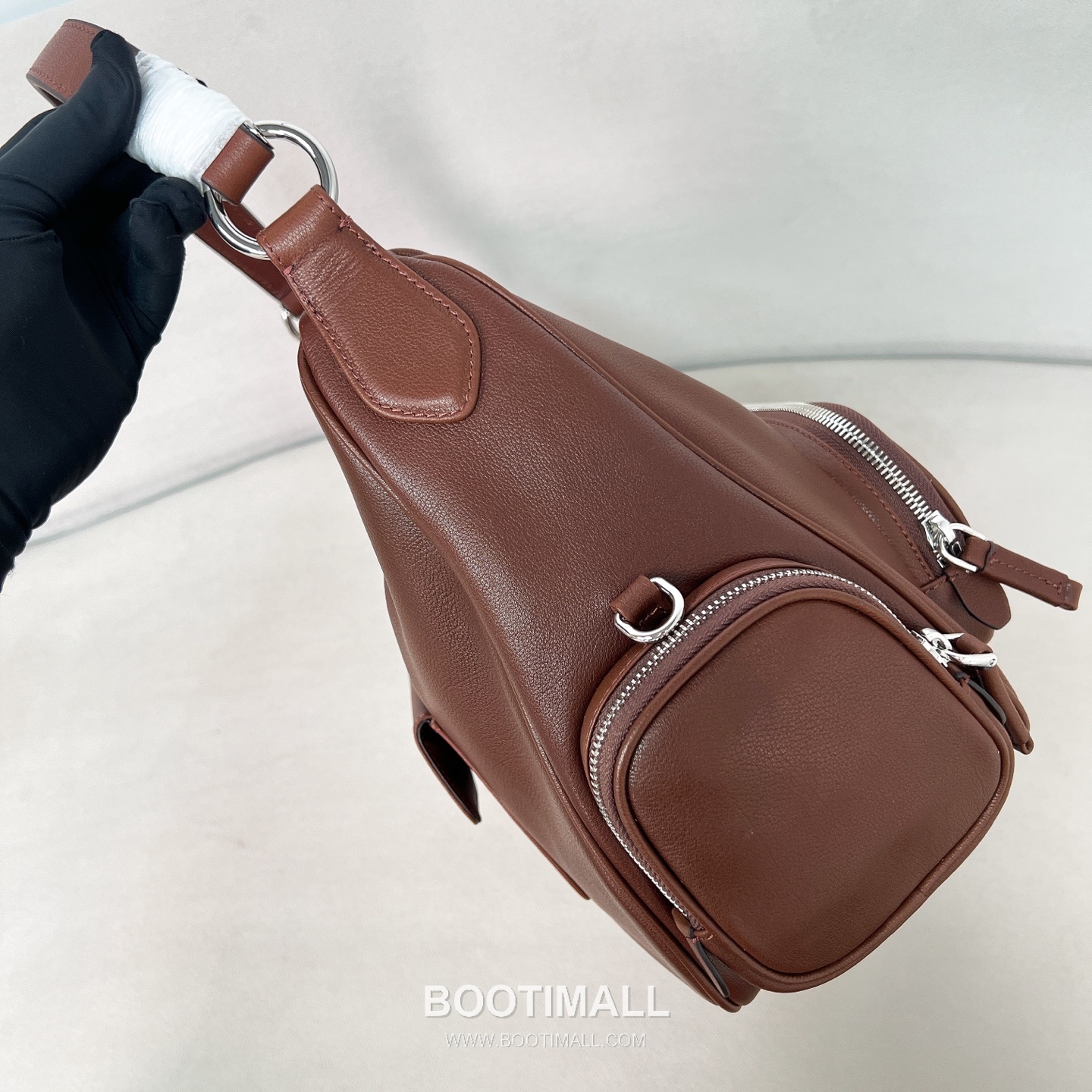 Prada Soft Calfskin Leather Hobo Shoulder Bag with Multi Pocket Triangle Logo Detail 프라다 소프트 카프스킨 레더 멀티 포켓 트라이앵글 로고 호보 숄더백 P39876600158 32cm 6