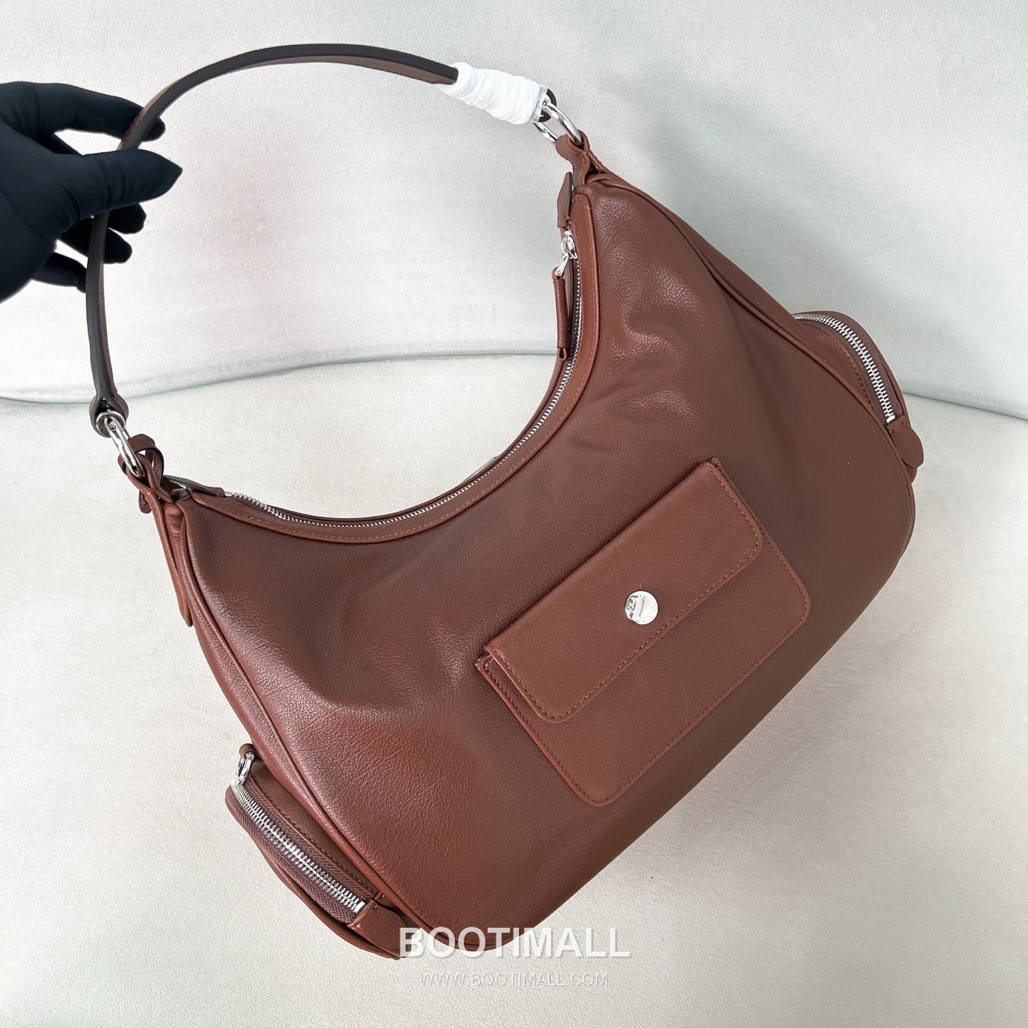 Prada Soft Calfskin Leather Hobo Shoulder Bag with Multi Pocket Triangle Logo Detail 프라다 소프트 카프스킨 레더 멀티 포켓 트라이앵글 로고 호보 숄더백 P39876600158 32cm 7