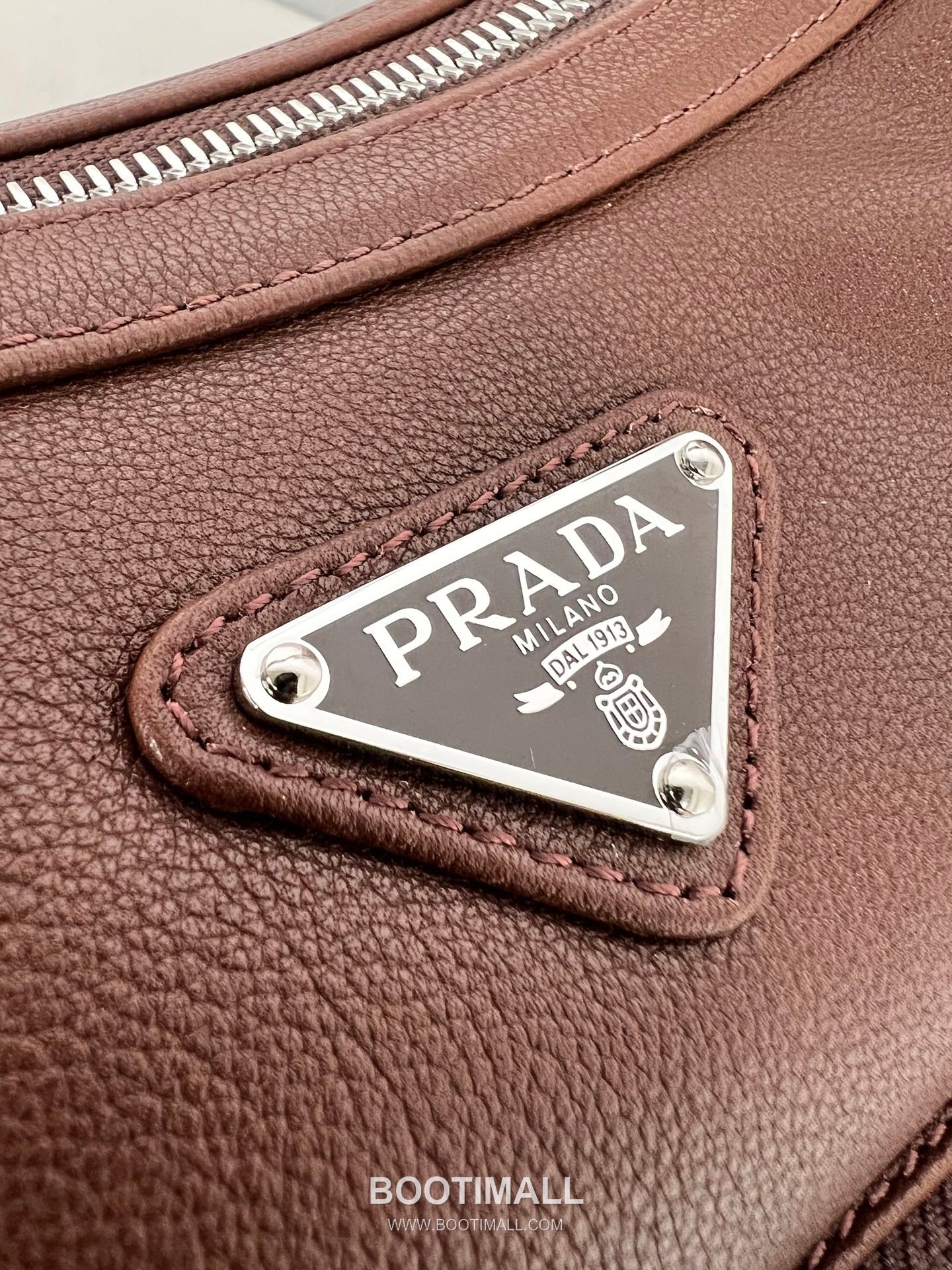 Prada Soft Calfskin Leather Hobo Shoulder Bag with Multi Pocket Triangle Logo Detail 프라다 소프트 카프스킨 레더 멀티 포켓 트라이앵글 로고 호보 숄더백 P39876600158 32cm 9