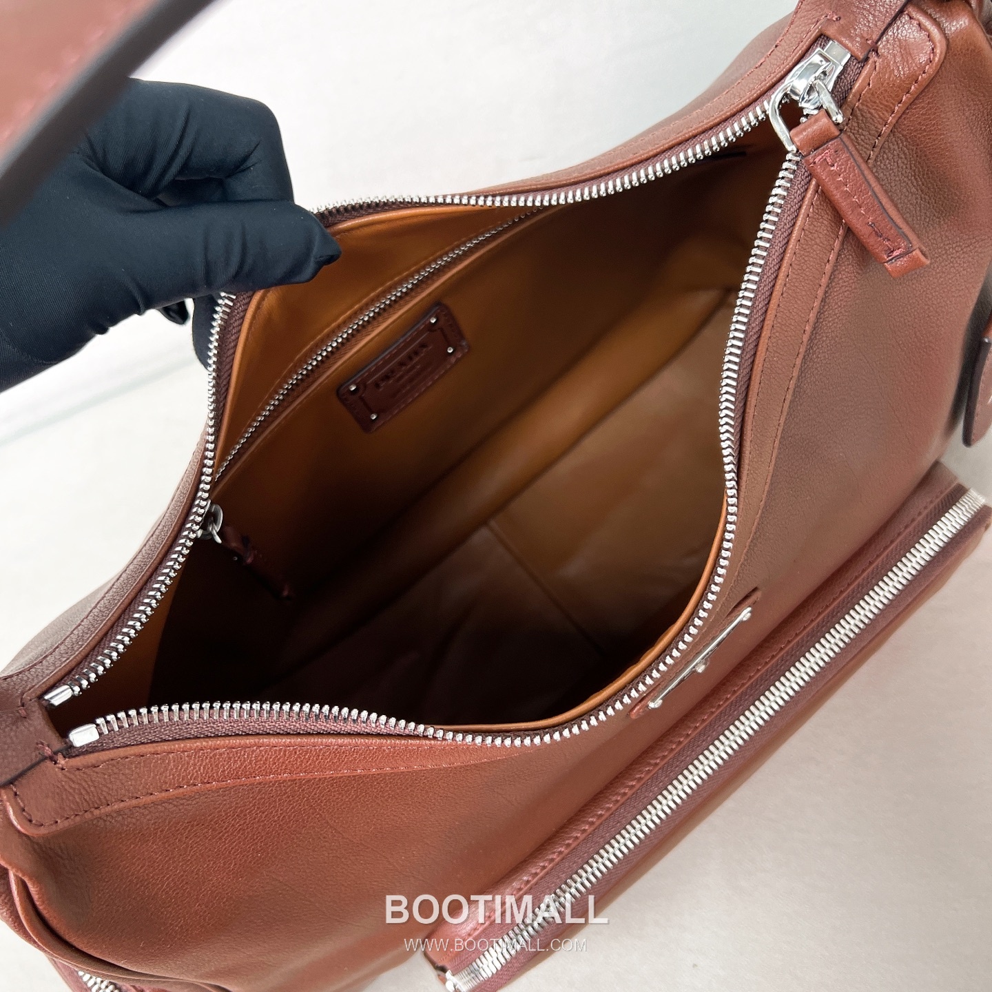 Prada Soft Calfskin Leather Hobo Shoulder Bag with Multi Pocket Triangle Logo Detail 프라다 소프트 카프스킨 레더 멀티 포켓 트라이앵글 로고 호보 숄더백 P39876600158 32cm 11