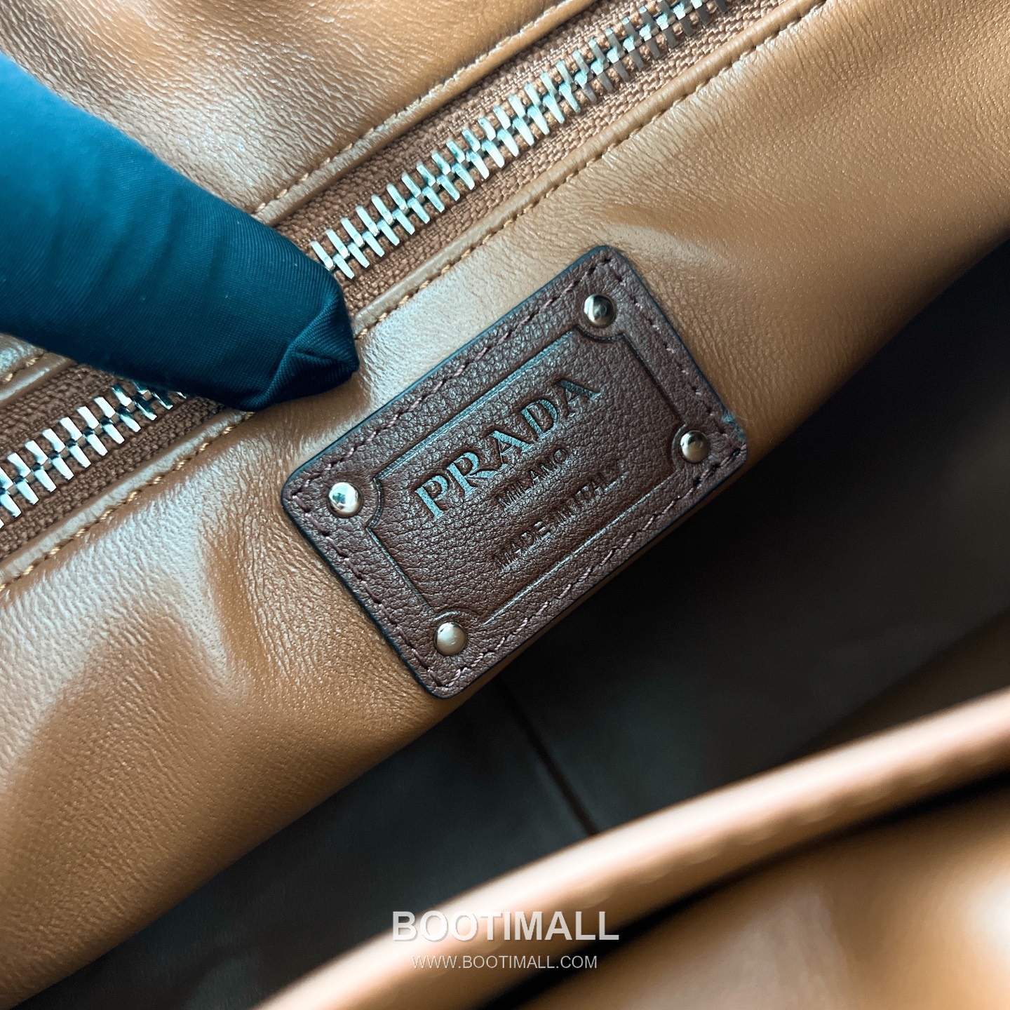 Prada Soft Calfskin Leather Hobo Shoulder Bag with Multi Pocket Triangle Logo Detail 프라다 소프트 카프스킨 레더 멀티 포켓 트라이앵글 로고 호보 숄더백 P39876600158 32cm 12