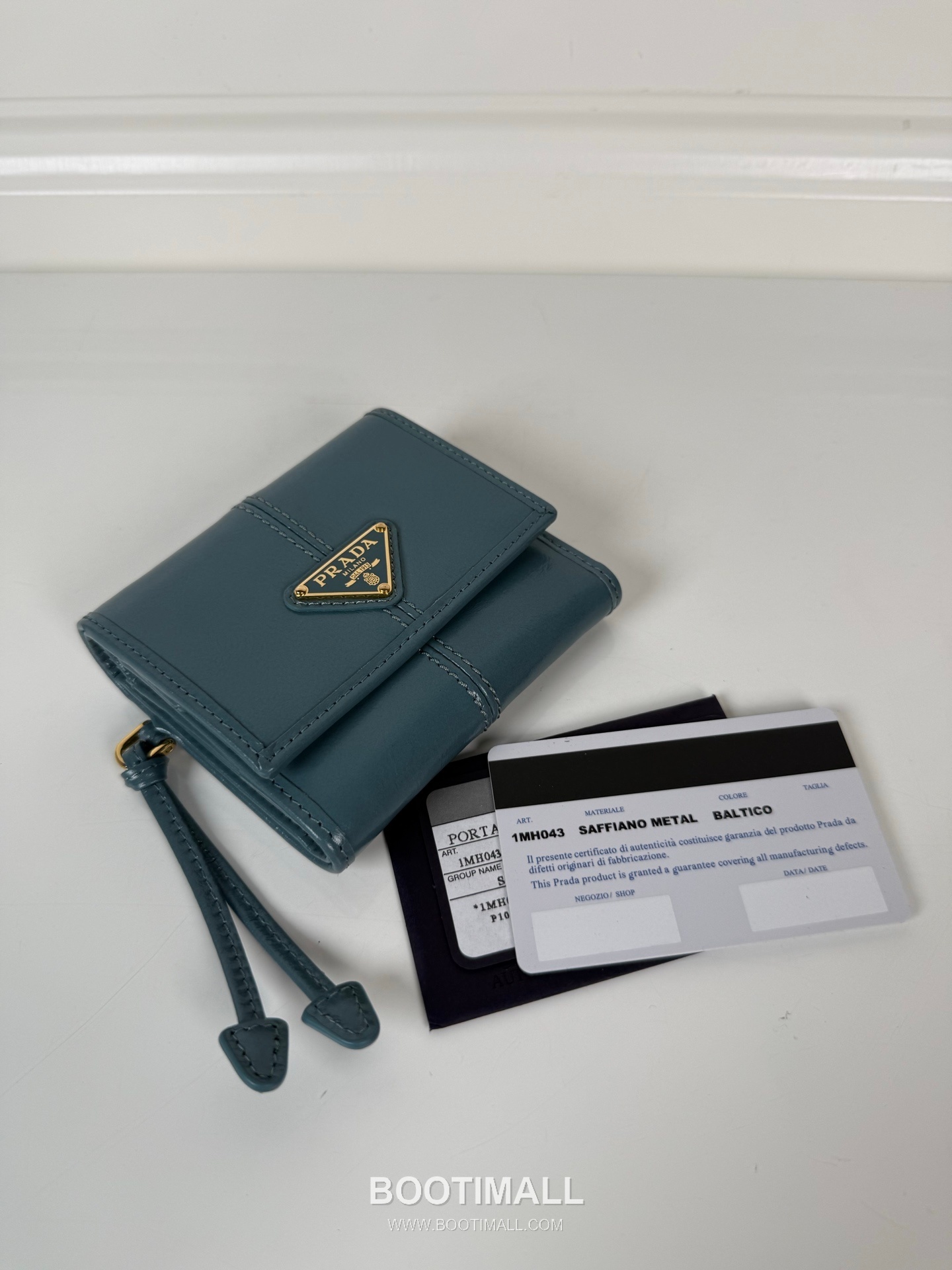 Prada Oil Wax Leather Compact Wallet with Flap Coin Pocket Detail 프라다 오일왁스 레더 플랩 코인포켓 반지갑 1MH043 10cm 2