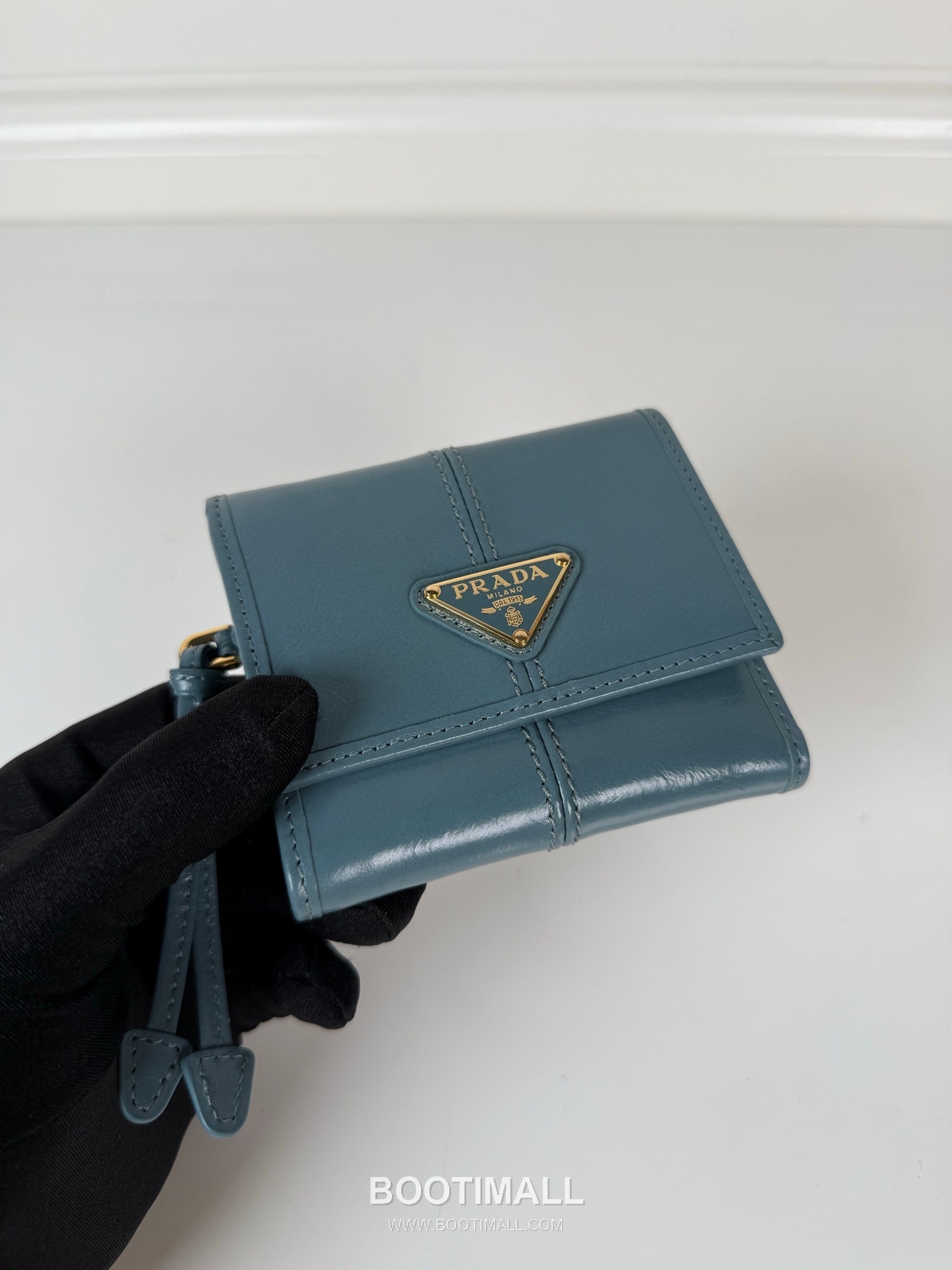 Prada Oil Wax Leather Compact Wallet with Flap Coin Pocket Detail 프라다 오일왁스 레더 플랩 코인포켓 반지갑 1MH043 10cm 3