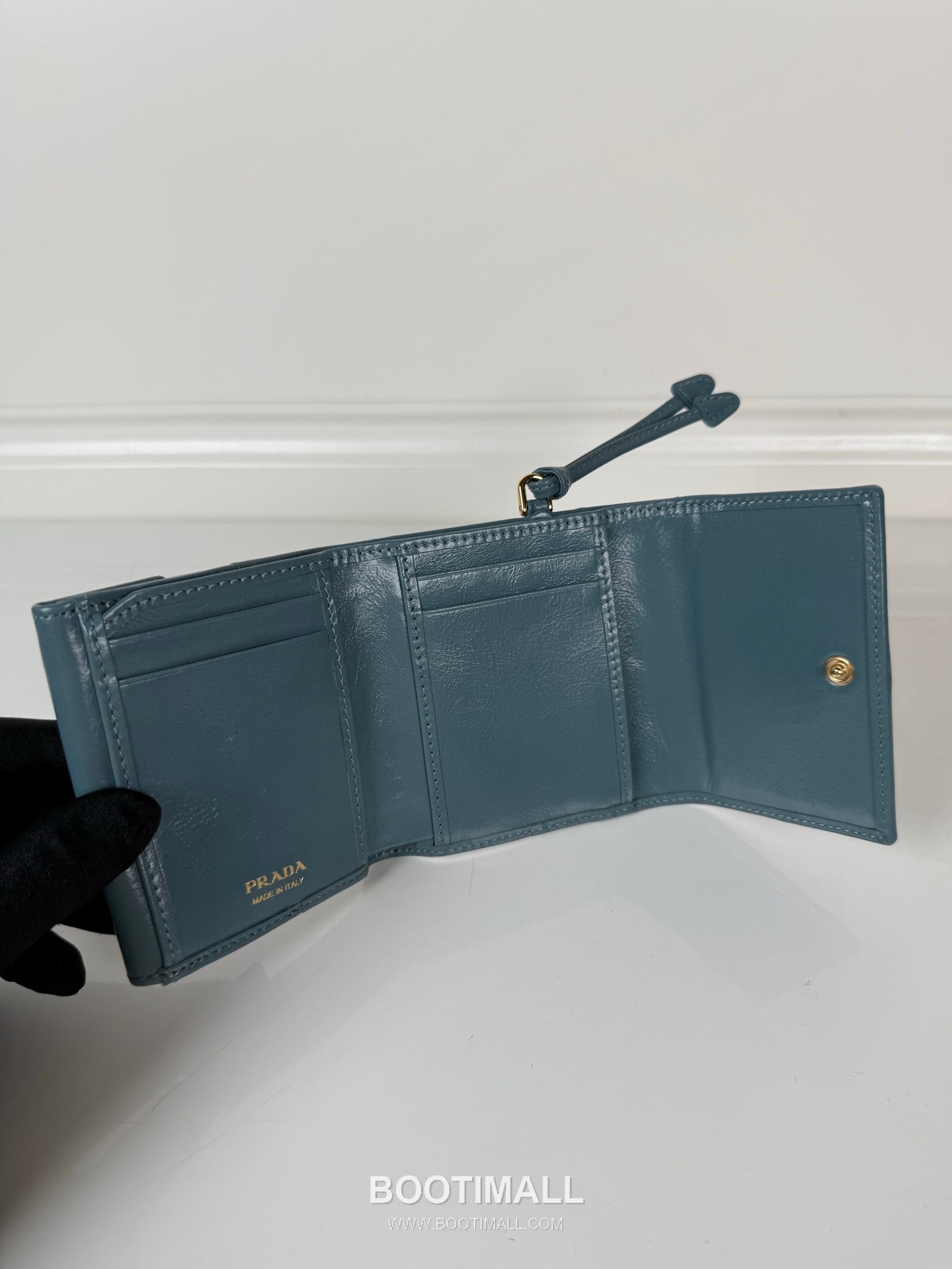 Prada Oil Wax Leather Compact Wallet with Flap Coin Pocket Detail 프라다 오일왁스 레더 플랩 코인포켓 반지갑 1MH043 10cm 5