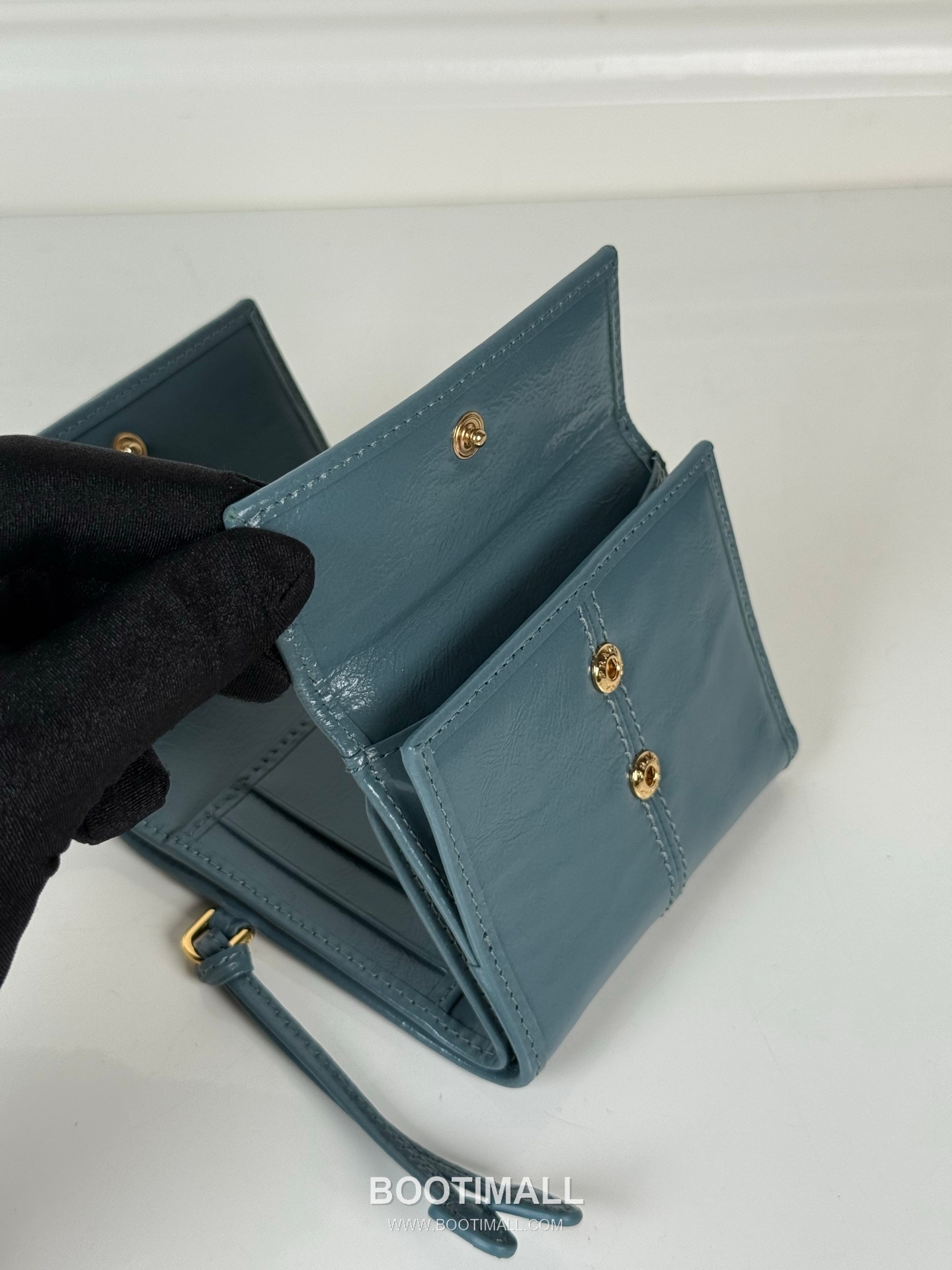 Prada Oil Wax Leather Compact Wallet with Flap Coin Pocket Detail 프라다 오일왁스 레더 플랩 코인포켓 반지갑 1MH043 10cm 8