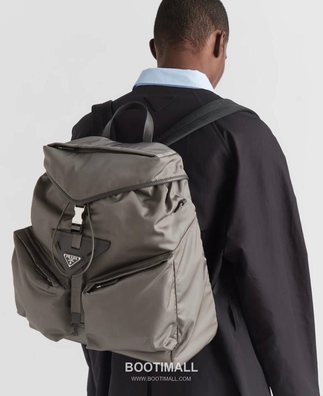 Prada Nylon Backpack with Flap Buckle Strap Detail 프라다 나일론 플랩 버클 스트랩 백팩 2VZ108 38cm 3