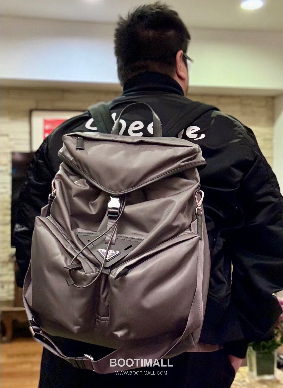 Prada Nylon Backpack with Flap Buckle Strap Detail 프라다 나일론 플랩 버클 스트랩 백팩 2VZ108 38cm 4