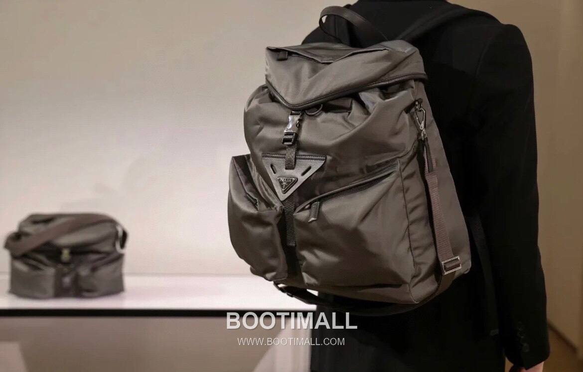 Prada Nylon Backpack with Flap Buckle Strap Detail 프라다 나일론 플랩 버클 스트랩 백팩 2VZ108 38cm 5