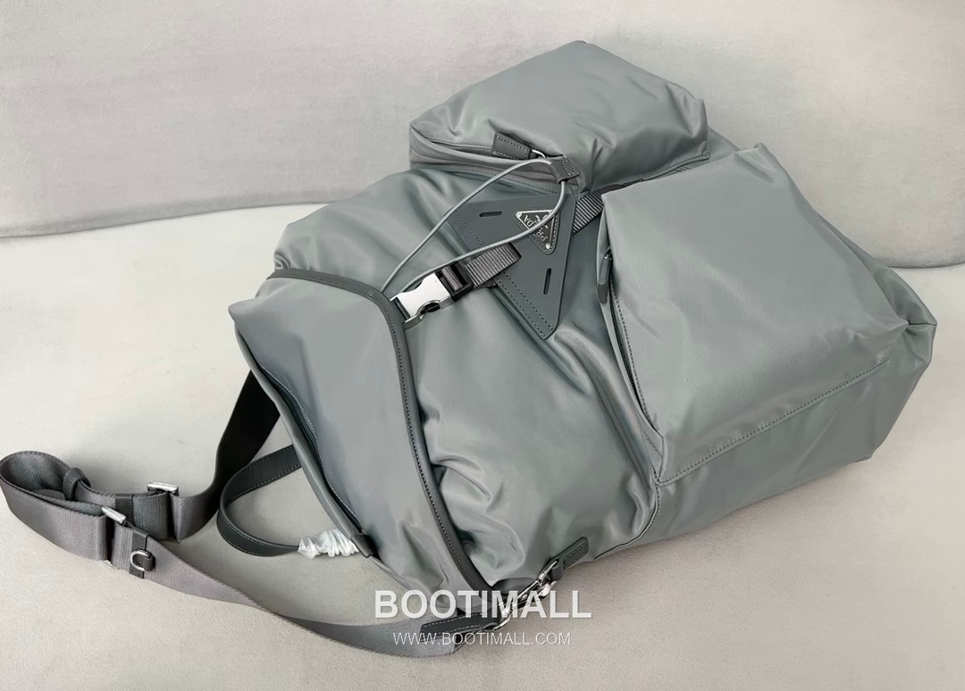 Prada Nylon Backpack with Flap Buckle Strap Detail 프라다 나일론 플랩 버클 스트랩 백팩 2VZ108 38cm 11