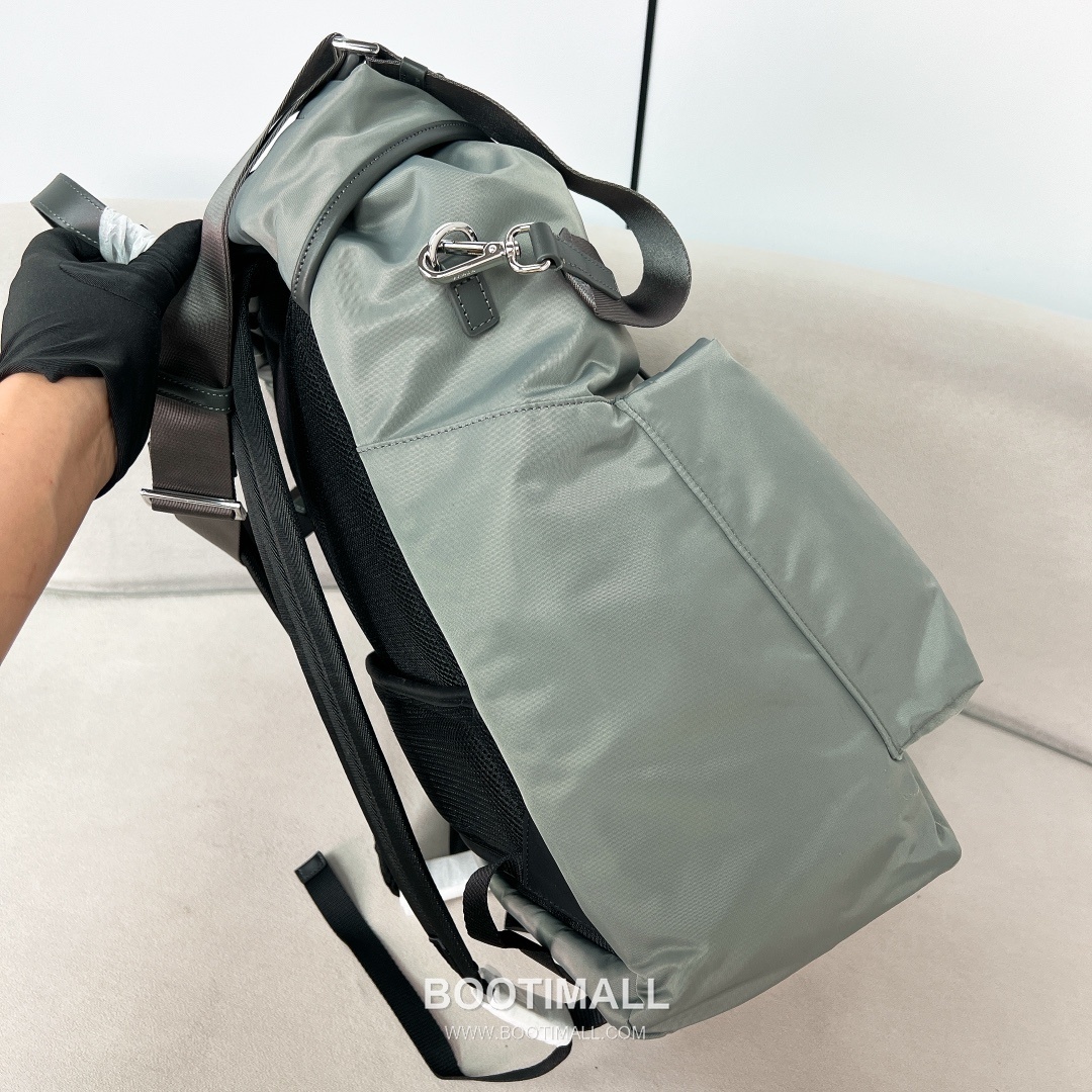 Prada Nylon Backpack with Flap Buckle Strap Detail 프라다 나일론 플랩 버클 스트랩 백팩 2VZ108 38cm 14