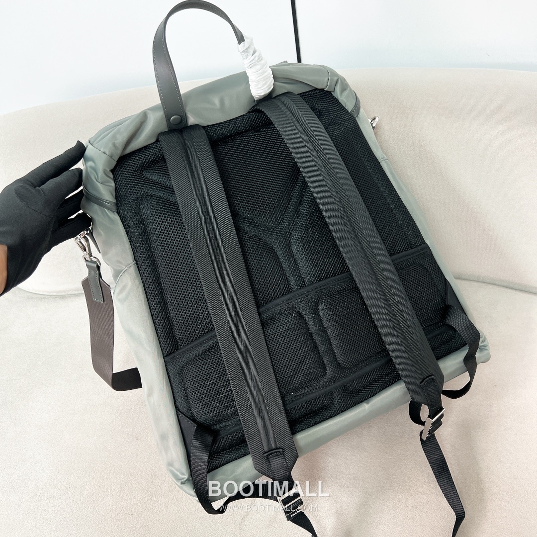 Prada Nylon Backpack with Flap Buckle Strap Detail 프라다 나일론 플랩 버클 스트랩 백팩 2VZ108 38cm 15