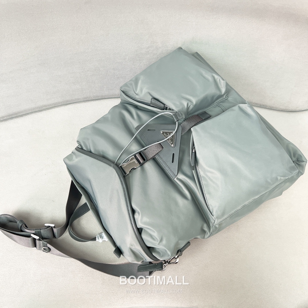 Prada Nylon Backpack with Flap Buckle Strap Detail 프라다 나일론 플랩 버클 스트랩 백팩 2VZ108 38cm 16