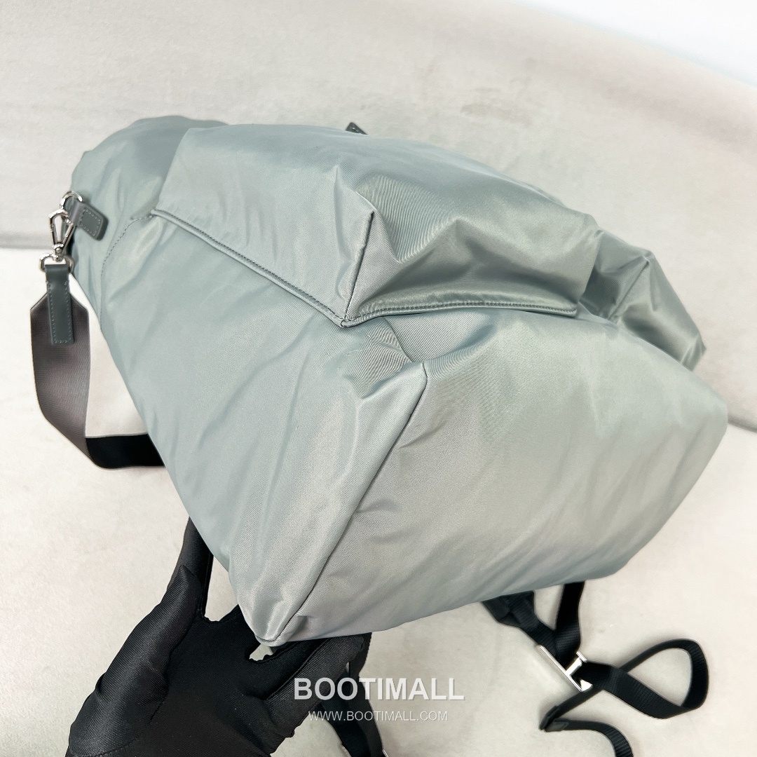 Prada Nylon Backpack with Flap Buckle Strap Detail 프라다 나일론 플랩 버클 스트랩 백팩 2VZ108 38cm 18