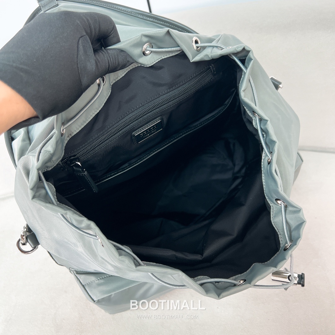 Prada Nylon Backpack with Flap Buckle Strap Detail 프라다 나일론 플랩 버클 스트랩 백팩 2VZ108 38cm 19