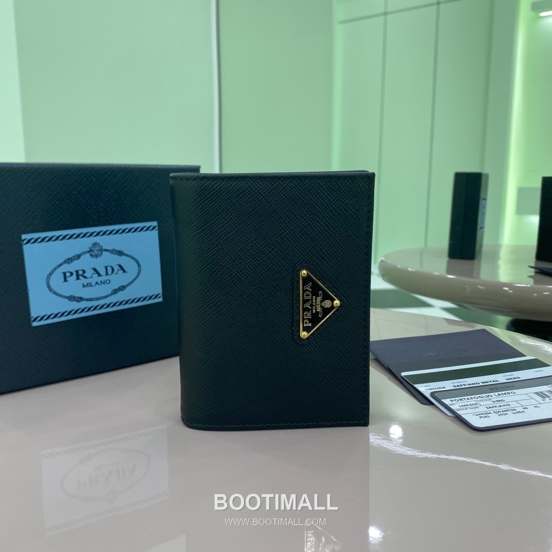Prada Saffiano Leather Compact Wallet with Triangle Logo Flap Detail 프라다 사피아노 레더 트라이앵글 로고 플랩 반지갑 1MV204 11.2cm 1
