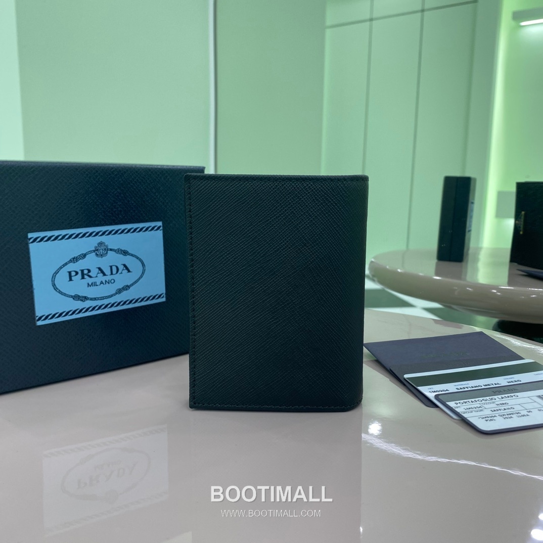 Prada Saffiano Leather Compact Wallet with Triangle Logo Flap Detail 프라다 사피아노 레더 트라이앵글 로고 플랩 반지갑 1MV204 11.2cm 2